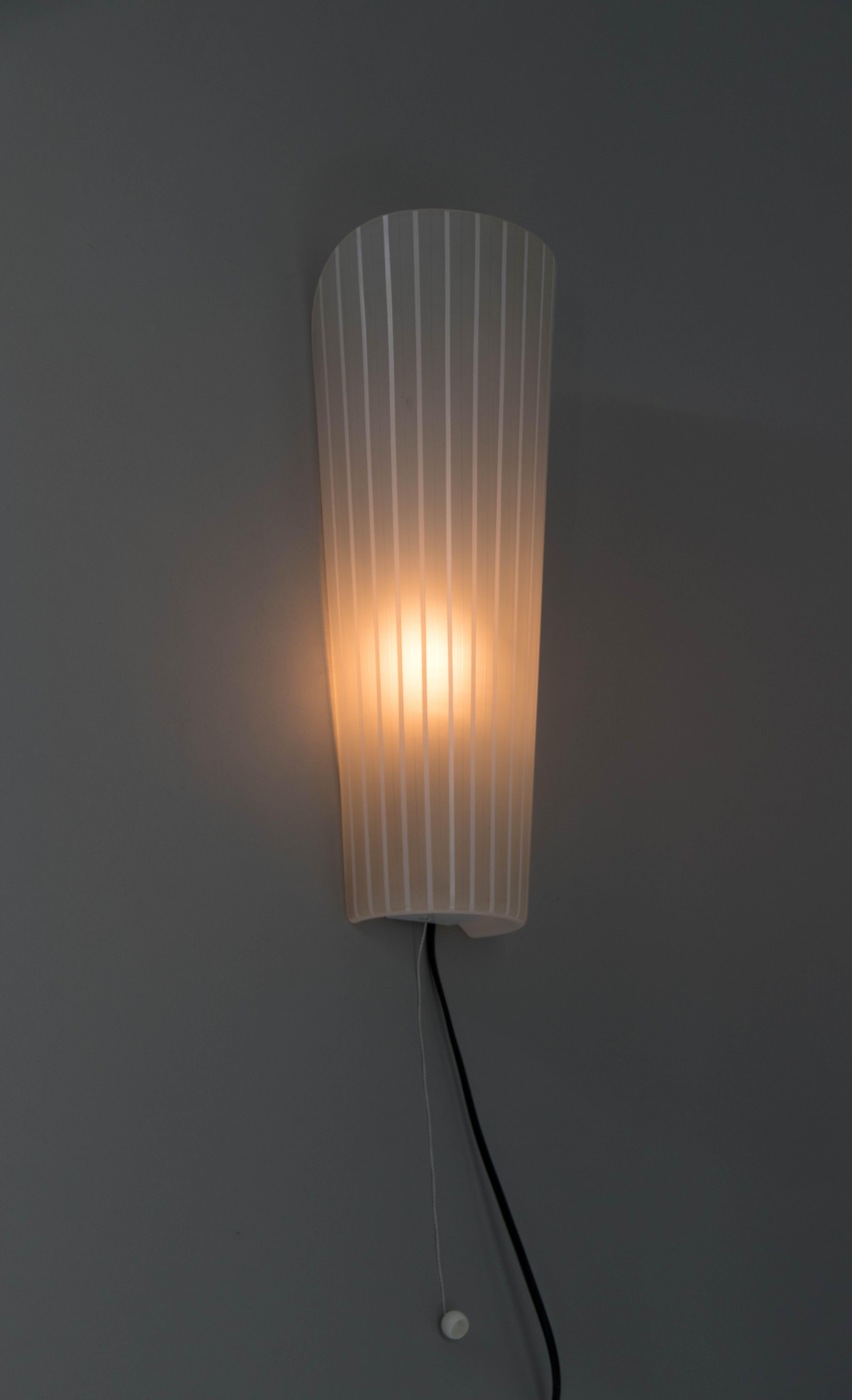 Lámpara de pared de cristal, Europa, 1970 Europeo en venta