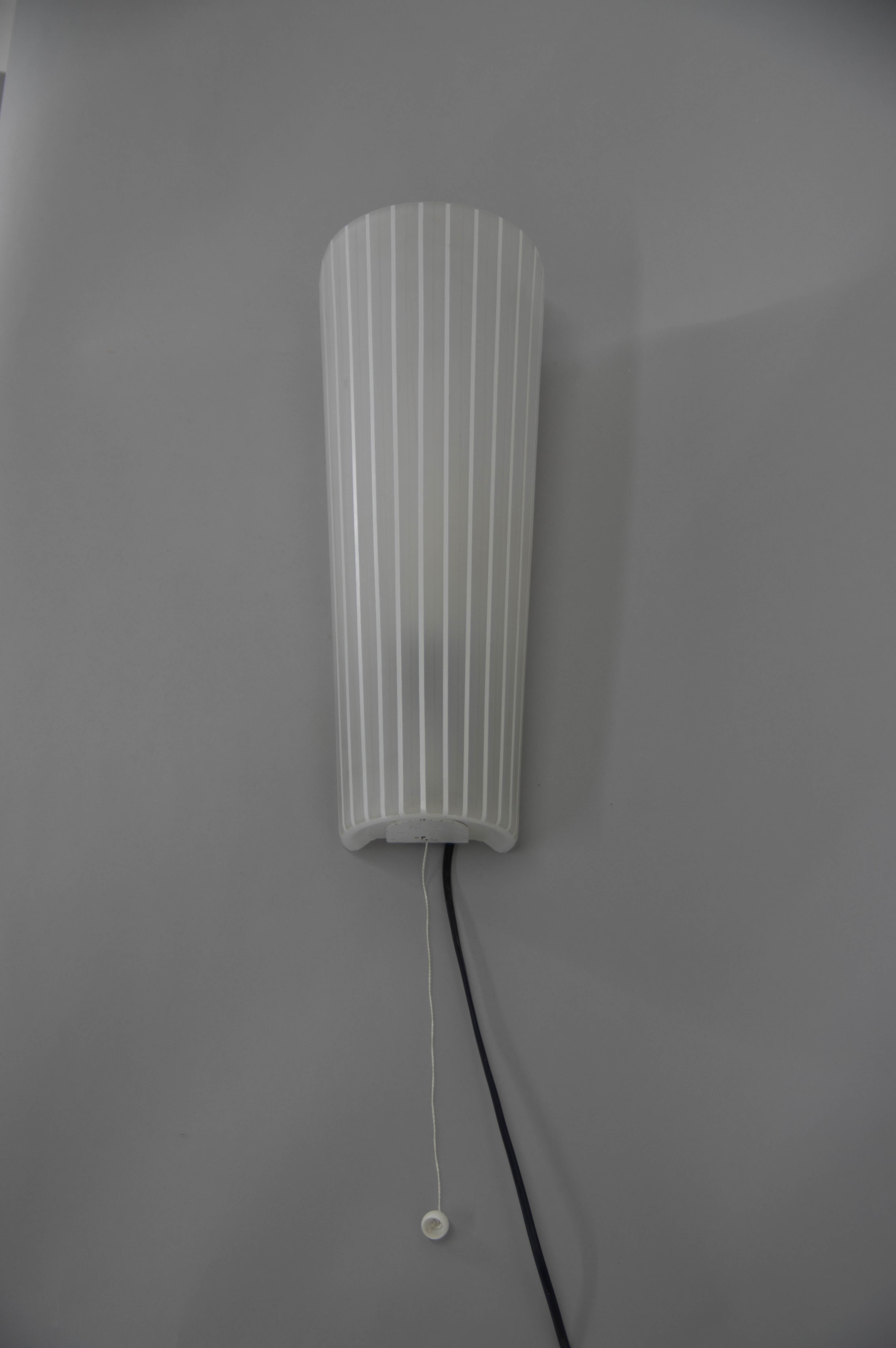 Lámpara de pared de cristal, Europa, 1970 finales del siglo XX en venta