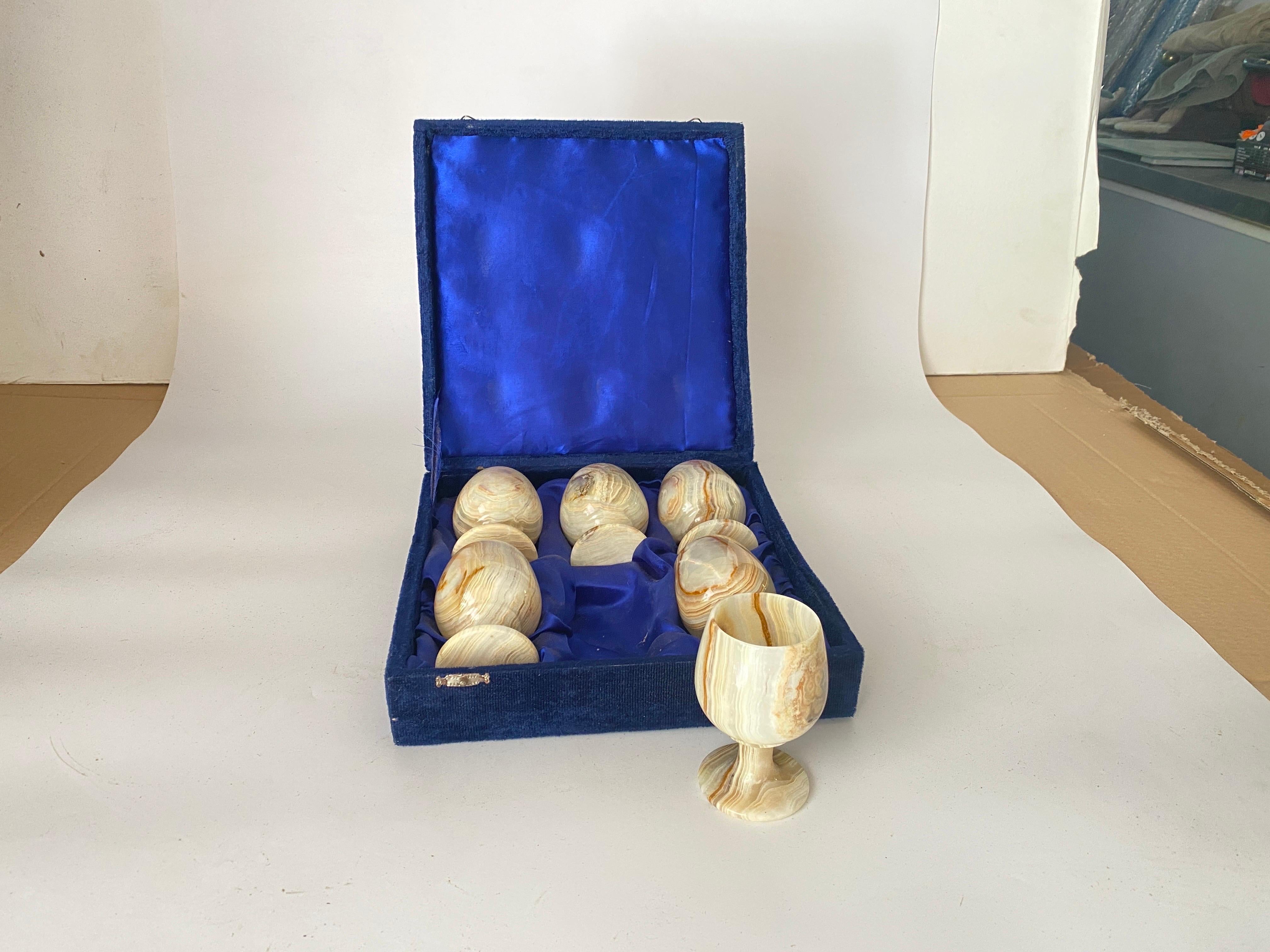 Verres en onyx de couleur beige dans leur boîte d'origine, France, 1940, lot de 6 en vente 5