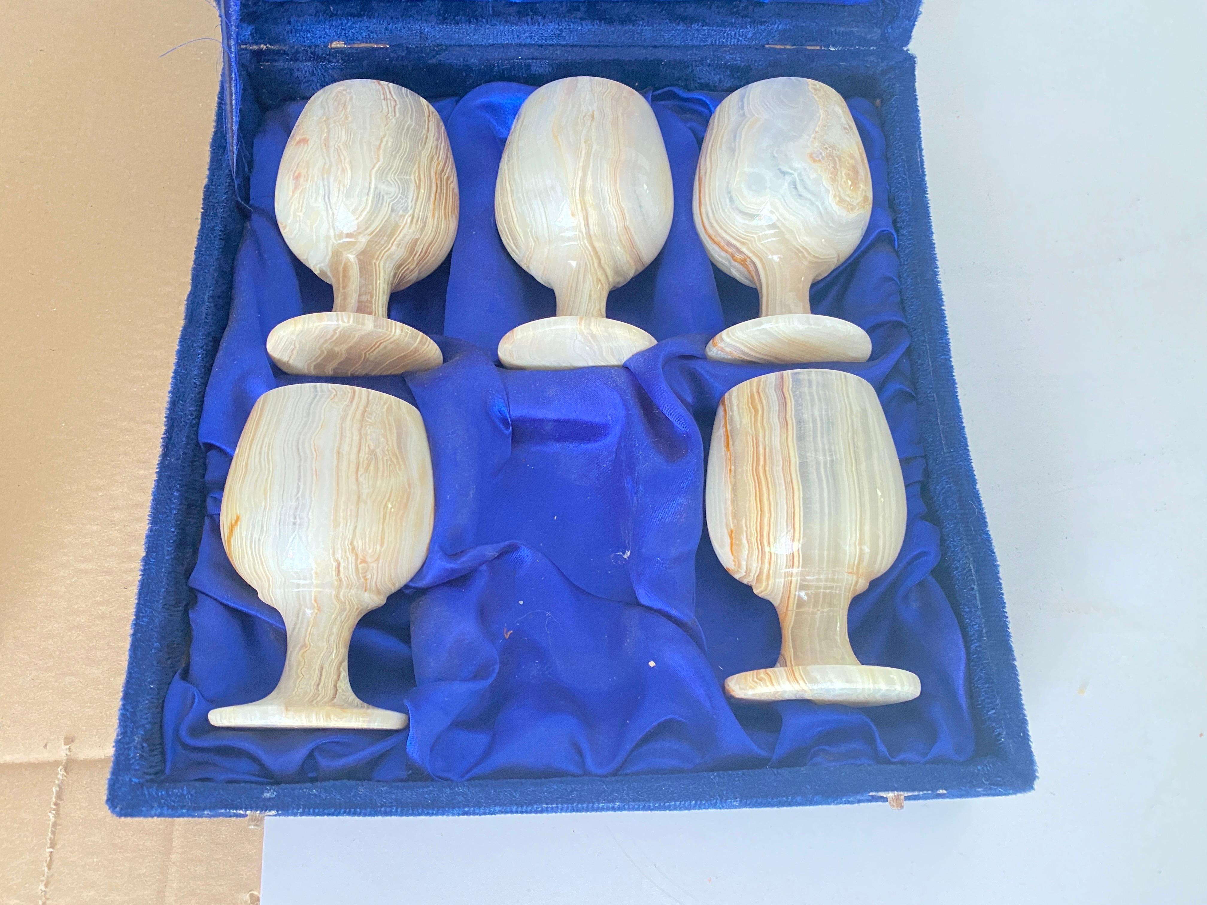 Carved Glasses in Onyx in Beige Color in their original box France 1940 Set of 6 For Sale
