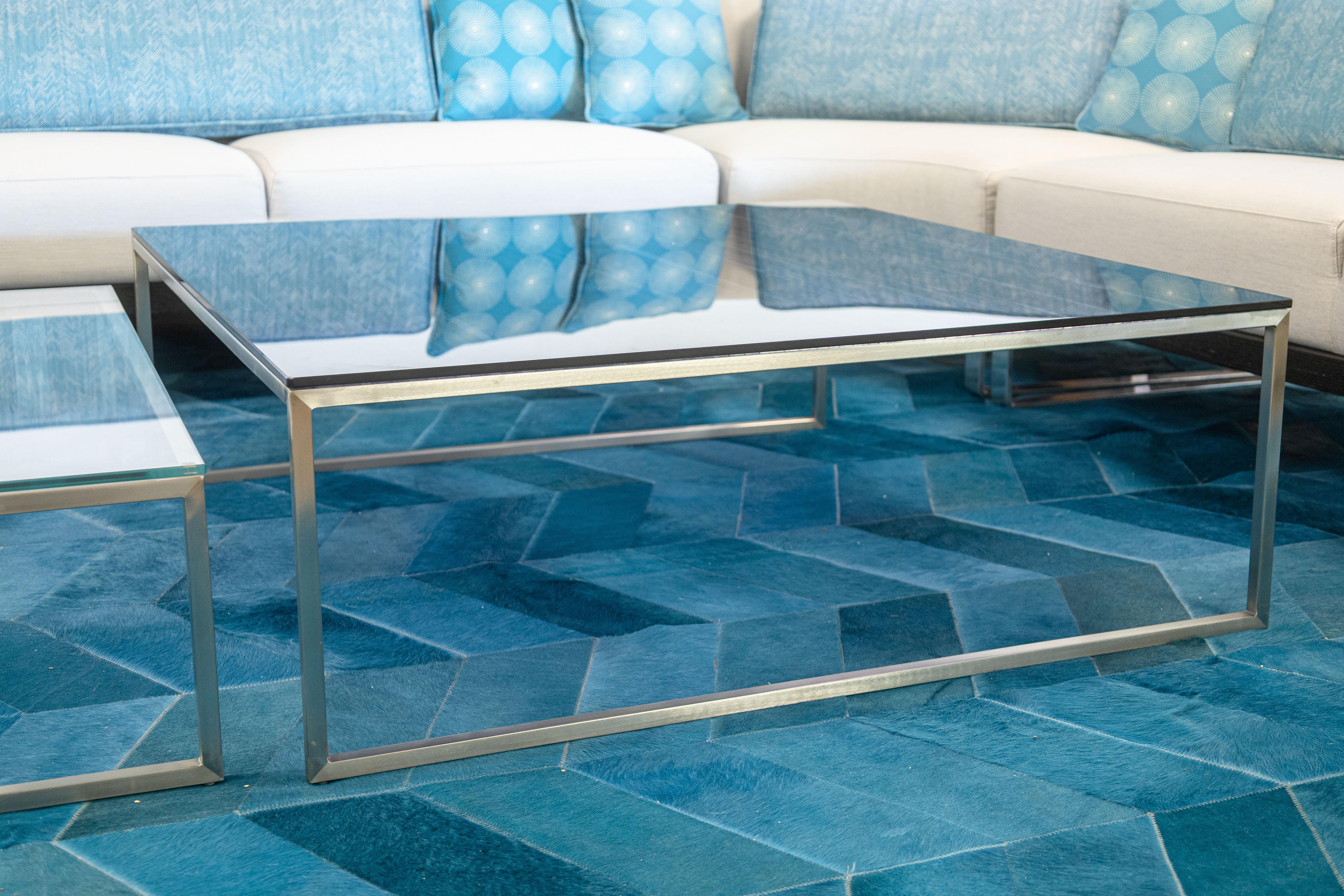 20ième siècle Table basse gigogne carrée en verre et acier inoxydable Kubus 2 pièces en vente