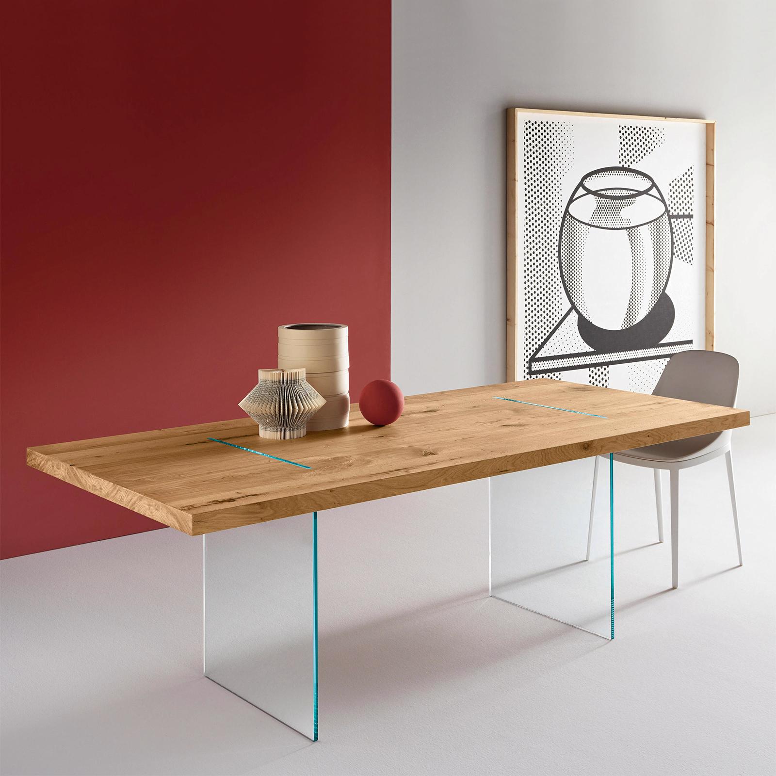 Table de salle à manger Glassoak avec plateau en chêne massif en
finition brute. Avec 2 panneaux en verre transparent, pieds avec
verre inclus sur le plateau en chêne massif.