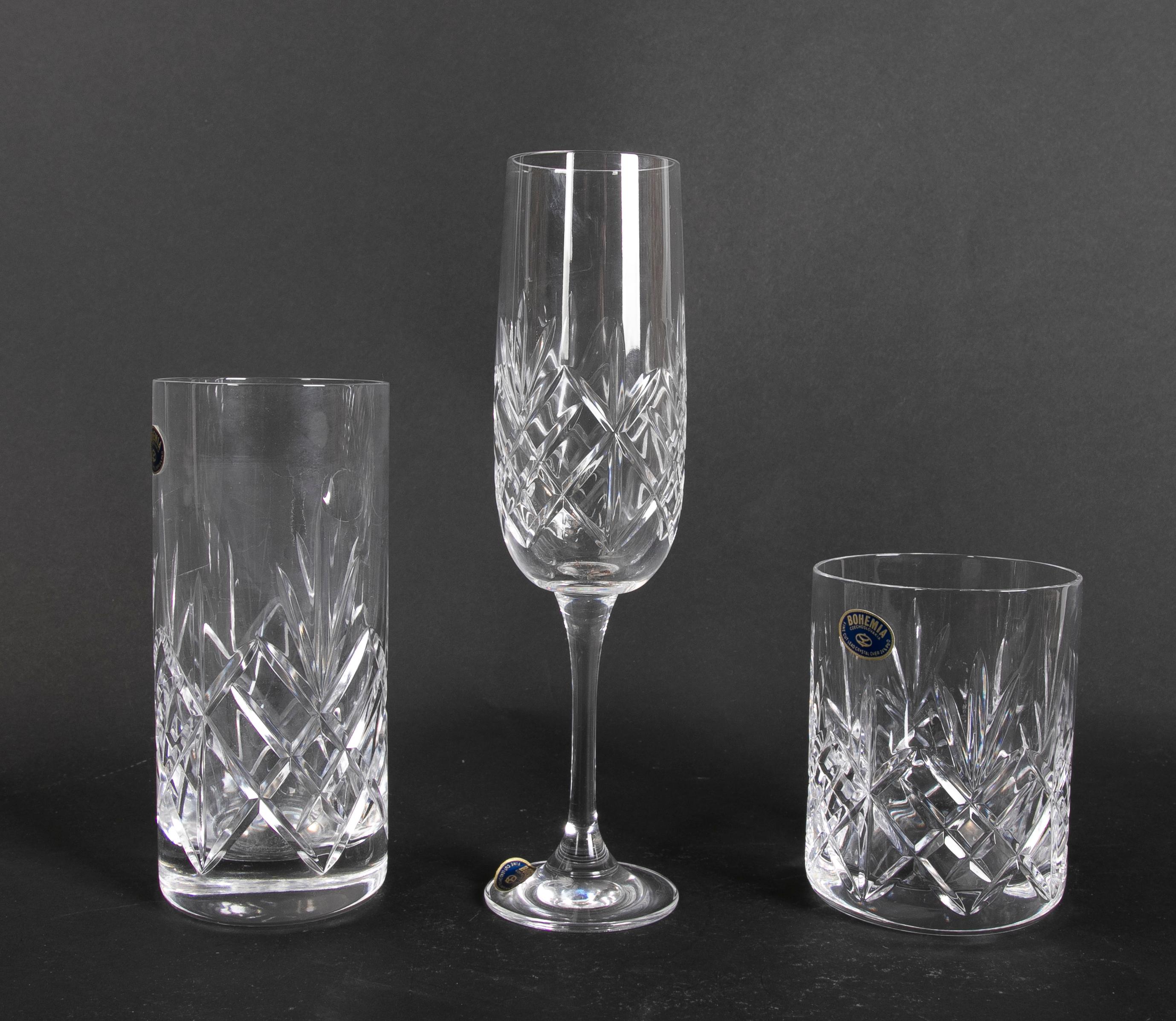 Glassware composed of thirty-two pieces of cut bohemian crystal 
The quantities are as follows:
- 12 Champagne glasses
- 8 Large glasses
- 12 Small glasses.