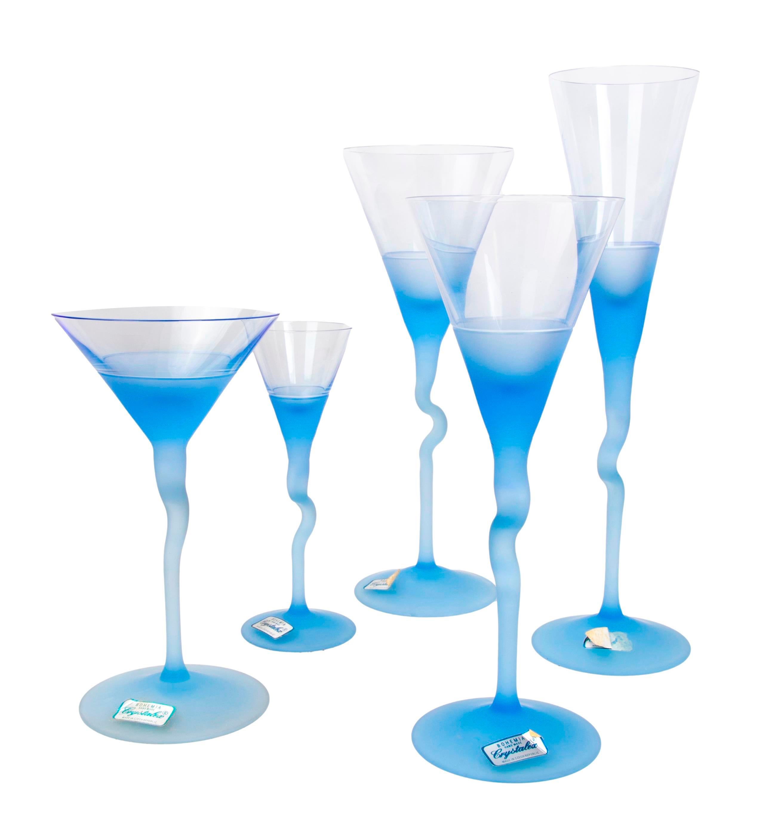 Glaswaren aus vierunddreißig verschiedenen böhmischen Gläsern in verschiedenen Größen (Tschechisch) im Angebot