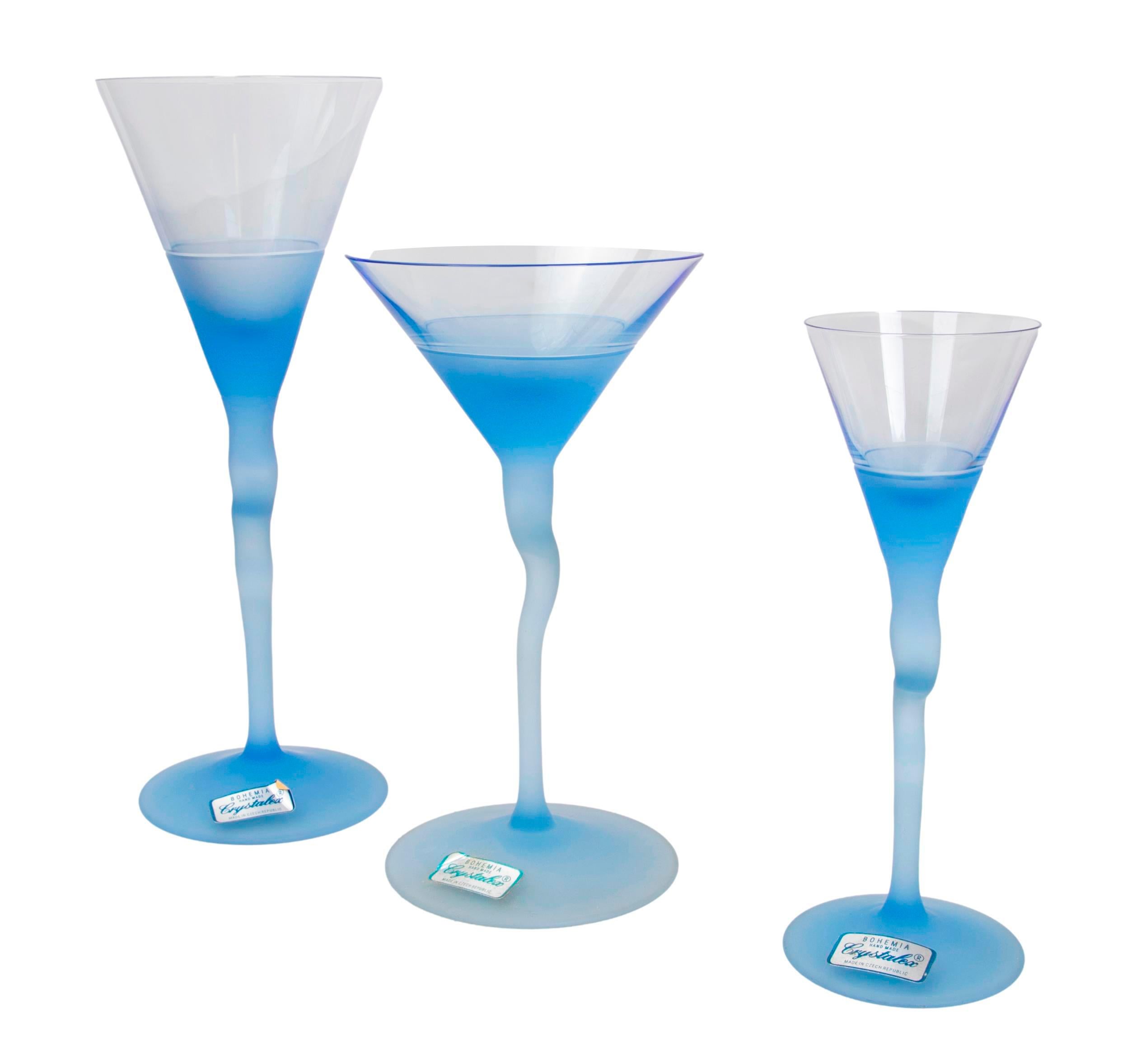 Glaswaren aus vierunddreißig verschiedenen böhmischen Gläsern in verschiedenen Größen im Angebot 1