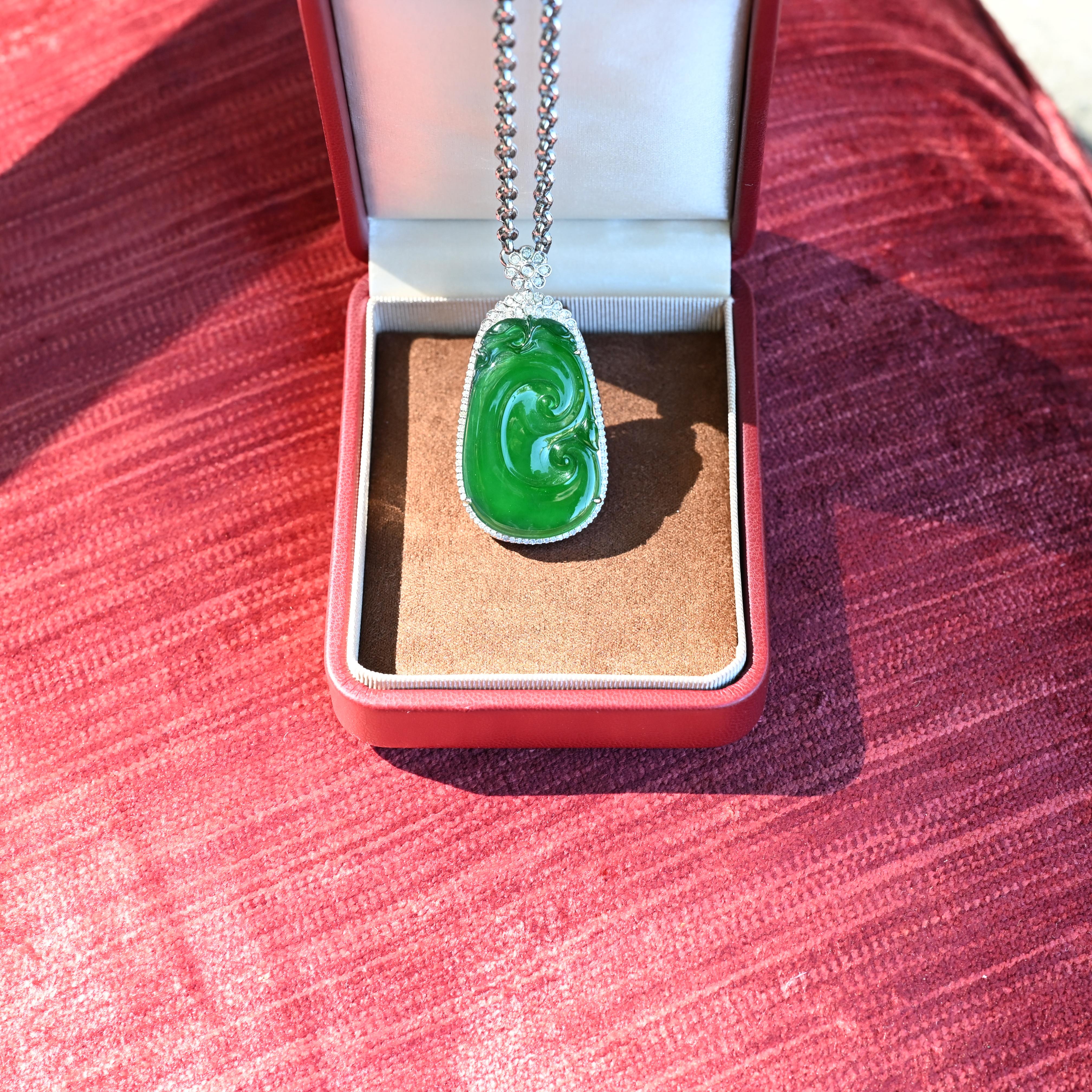 Pendentif Ruyi en jade vert et émeraude, certifié GIA Cui Fei en vente 1
