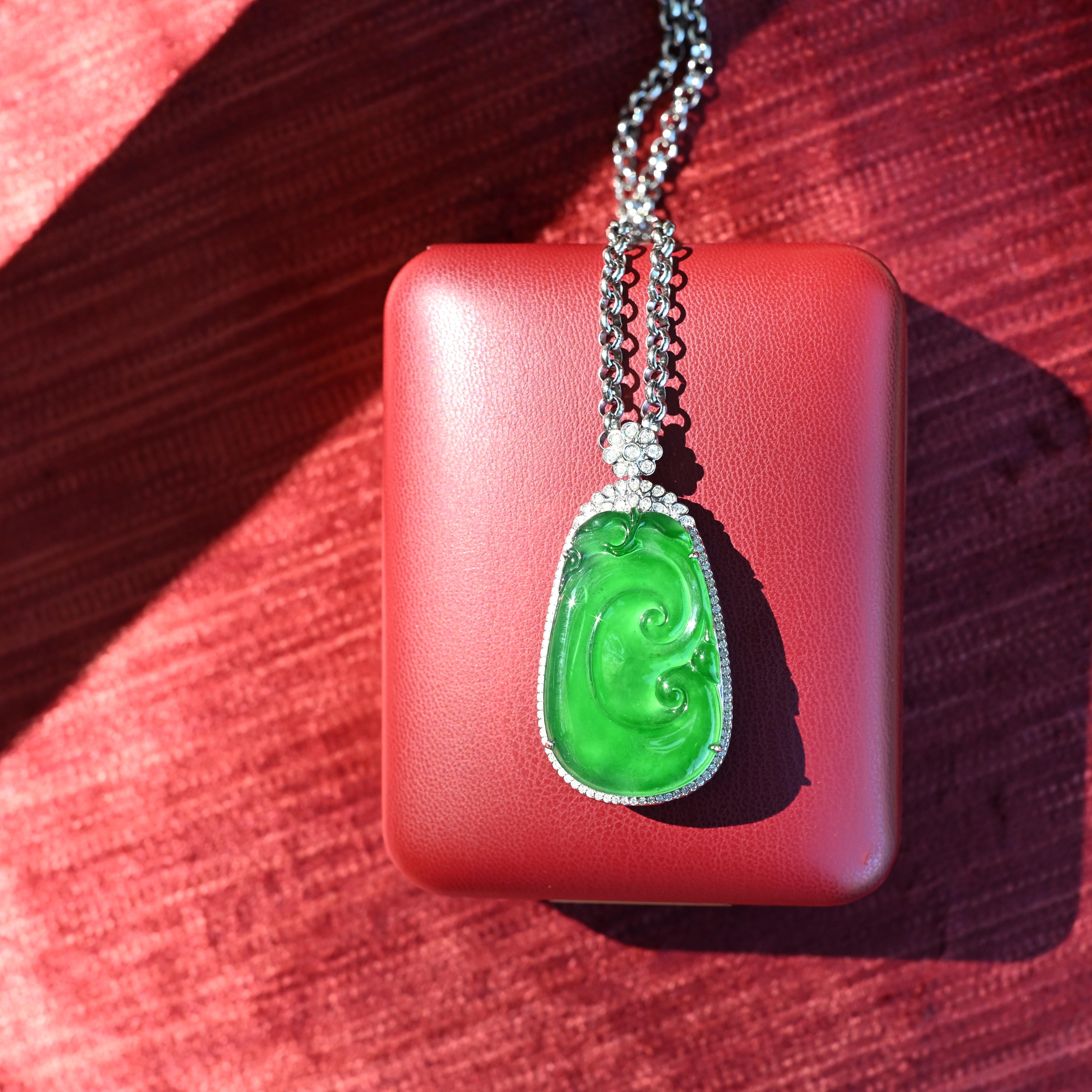 Pendentif Ruyi en jade vert et émeraude, certifié GIA Cui Fei en vente 2