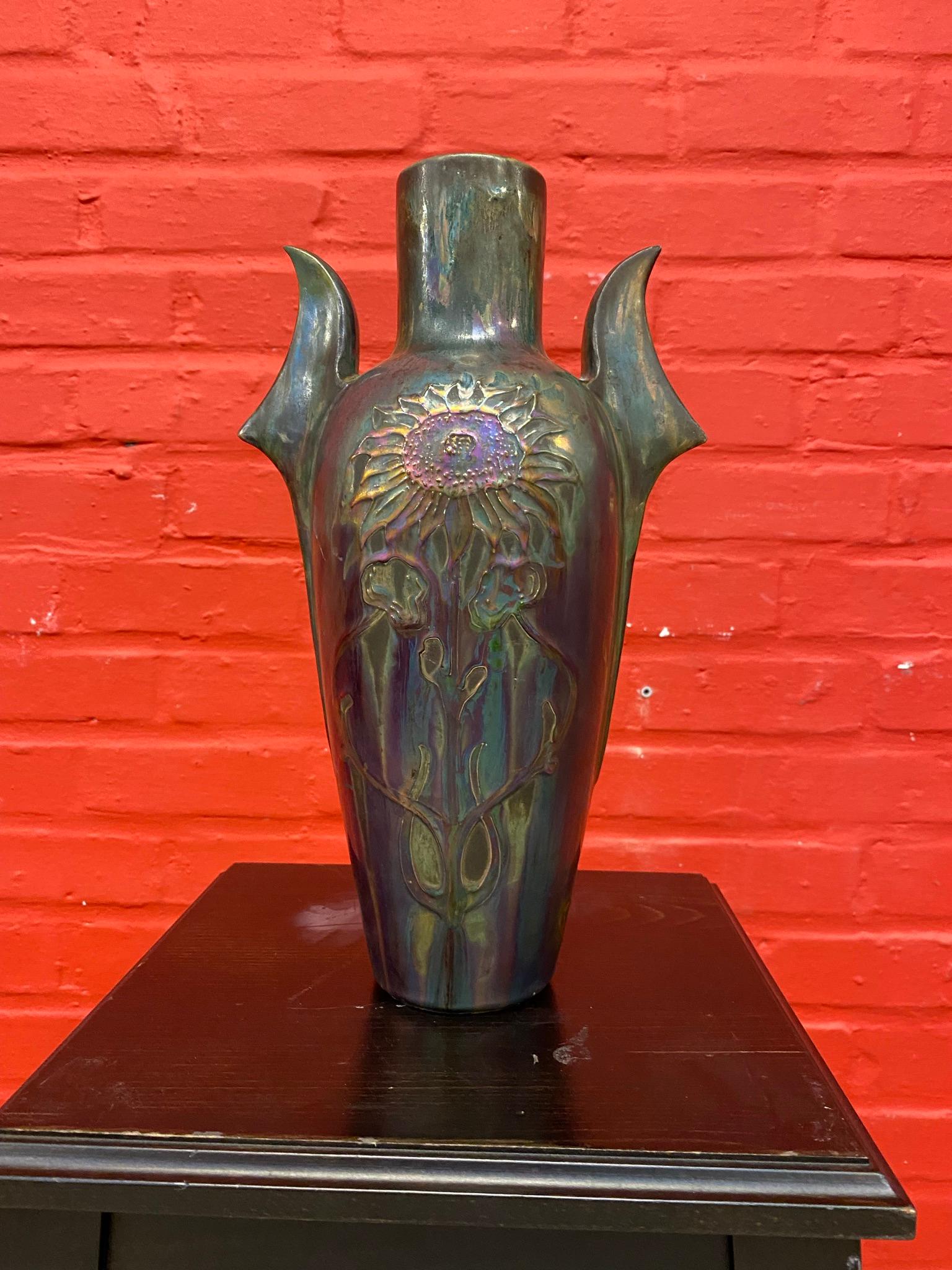 Glasierte und schillernde Keramik, um 1900/1920, im Stil von Massier.