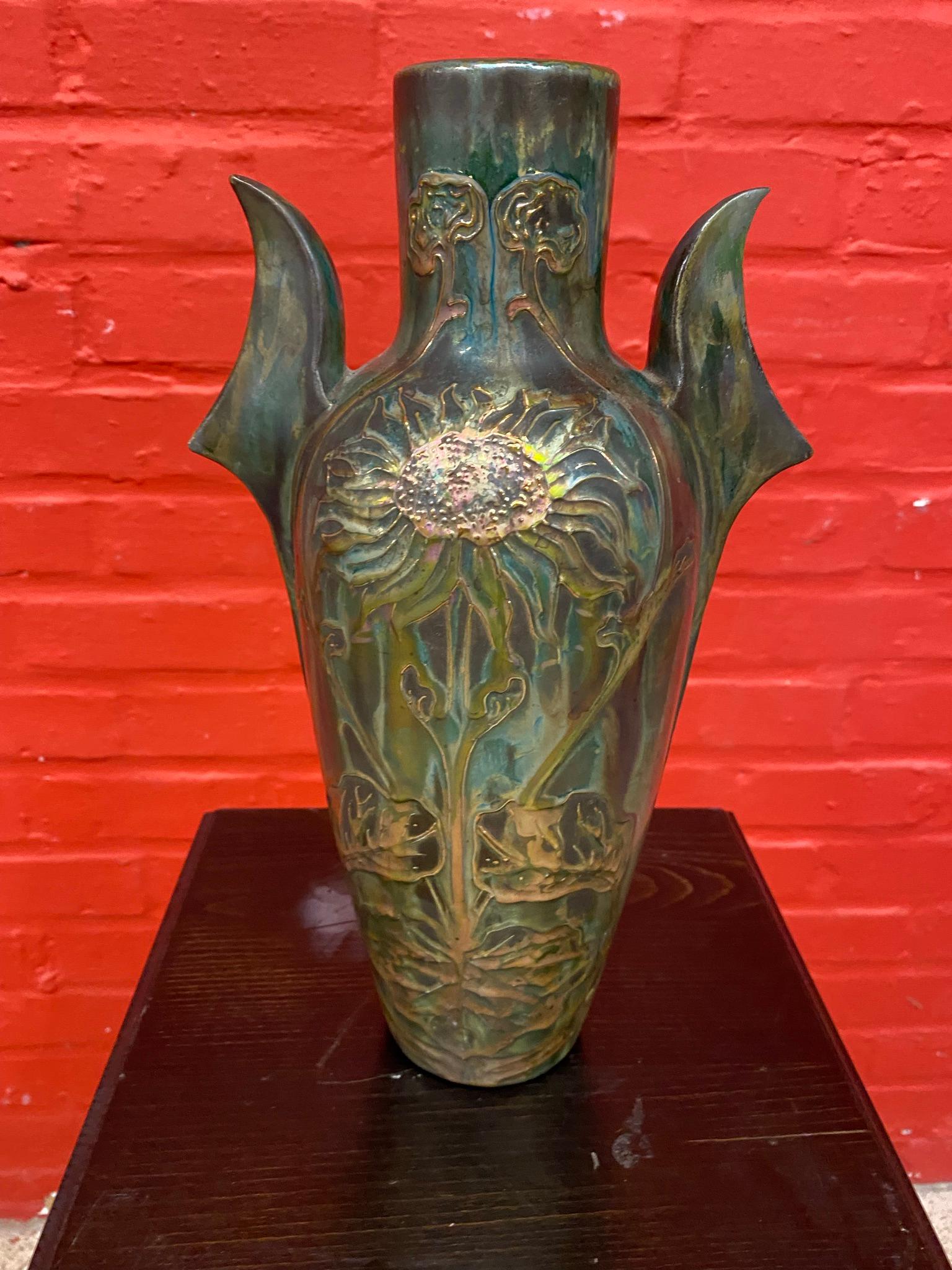 Glasierte und schillernde Keramik, um 1900/1920, im Stil von Massier (Französisch) im Angebot