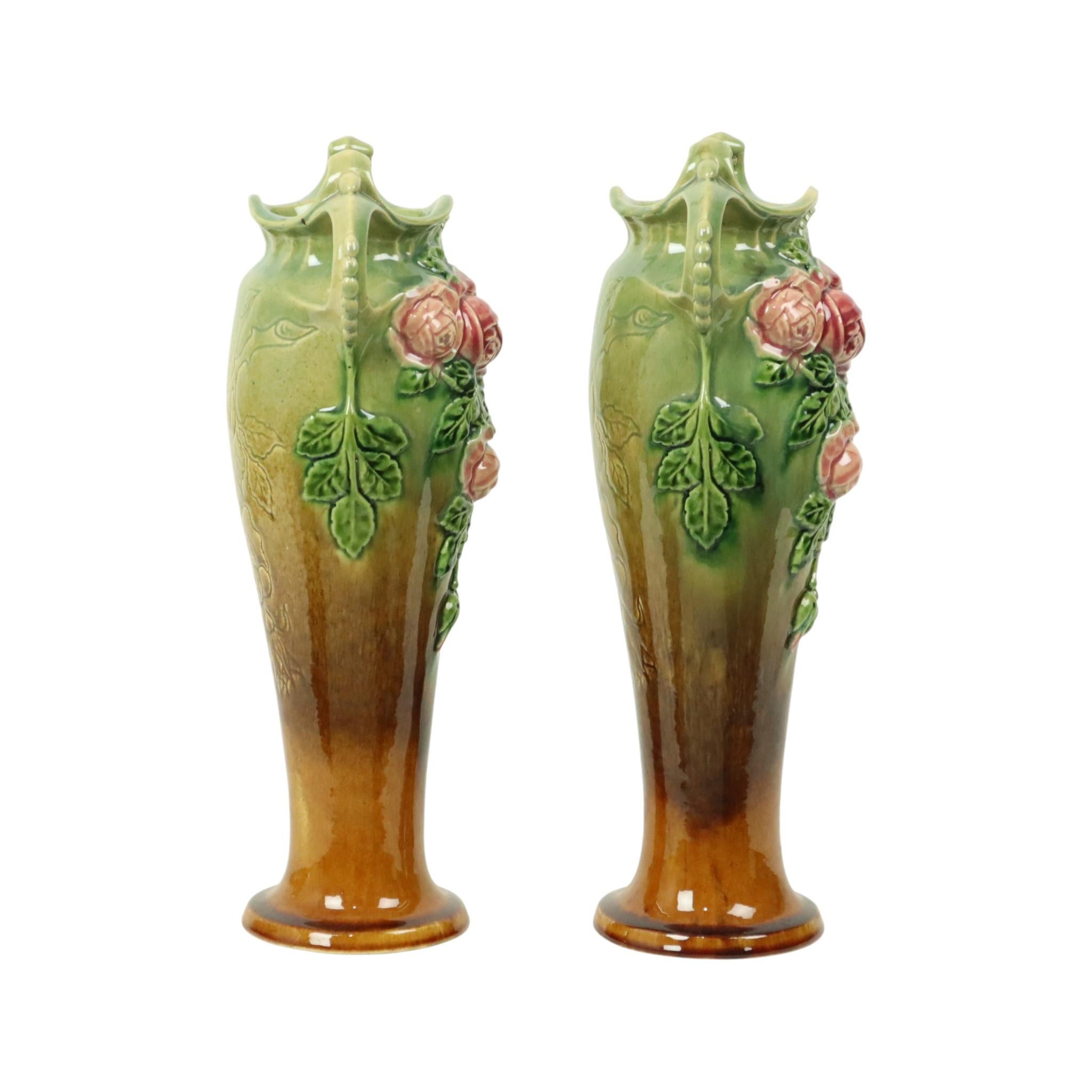 XX secolo Vasi in maiolica Art Nouveau smaltata Rose HTB 37cm