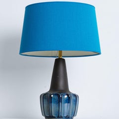 Lampada Soholm blu smaltata con paralume in seta nuova su misura René Houben, anni '60