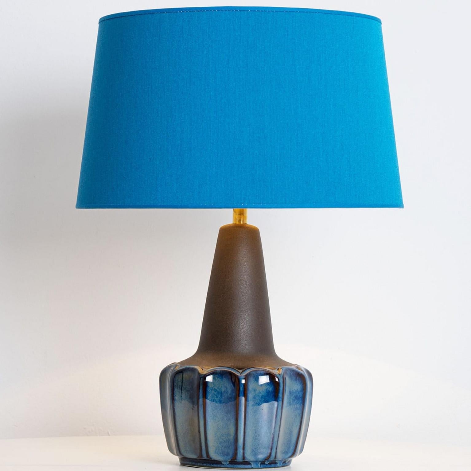 20ième siècle Lampe Soholm bleue émaillée avec abat-jour en soie neuve sur mesure René Houben, 1960s en vente