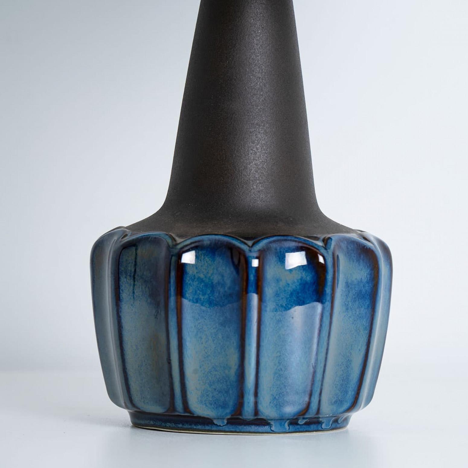 Métal Lampe Soholm bleue émaillée avec abat-jour en soie neuve sur mesure René Houben, 1960s en vente