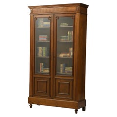 Glasiertes Bücherregal