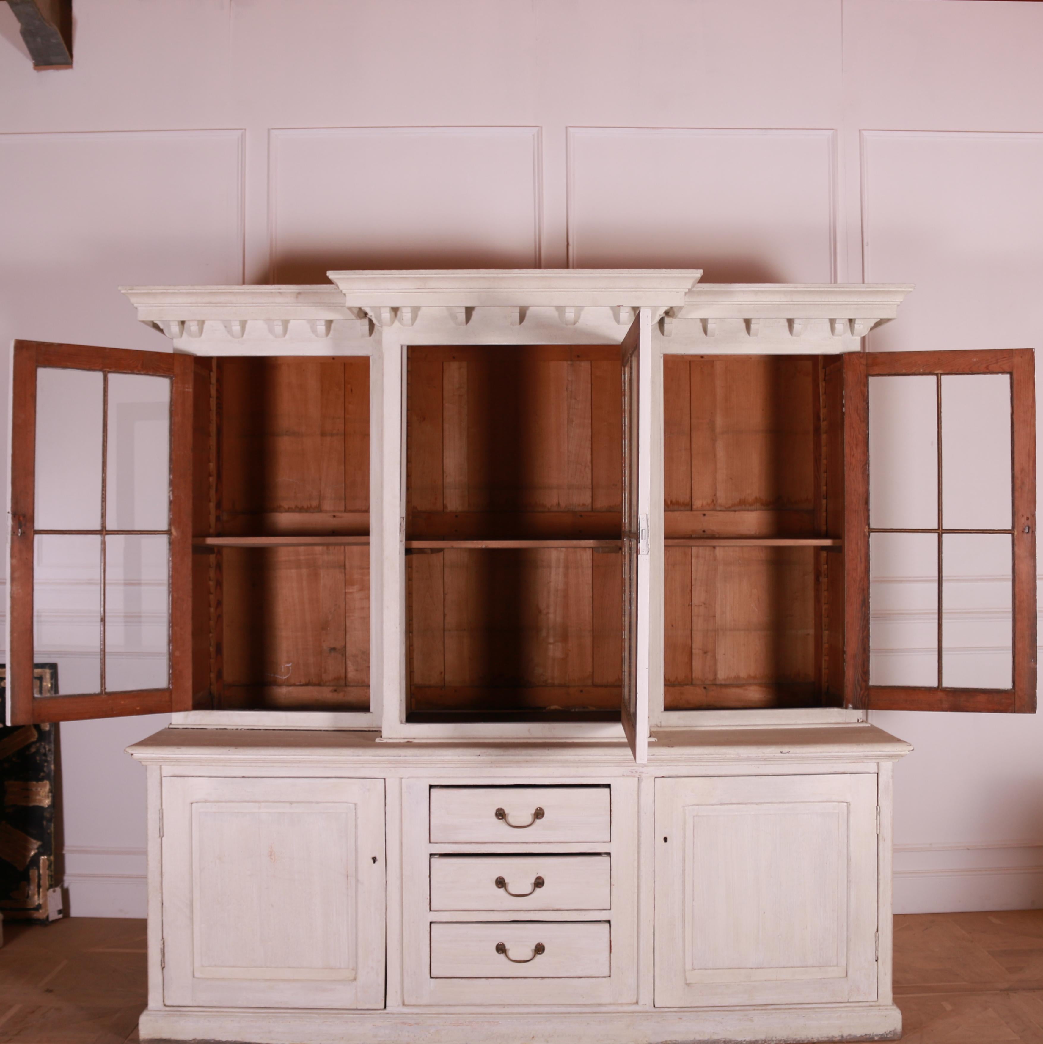 Glazed Breakfront Kitchen Cabinet In Good Condition For Sale In Leamington Spa, Warwickshire