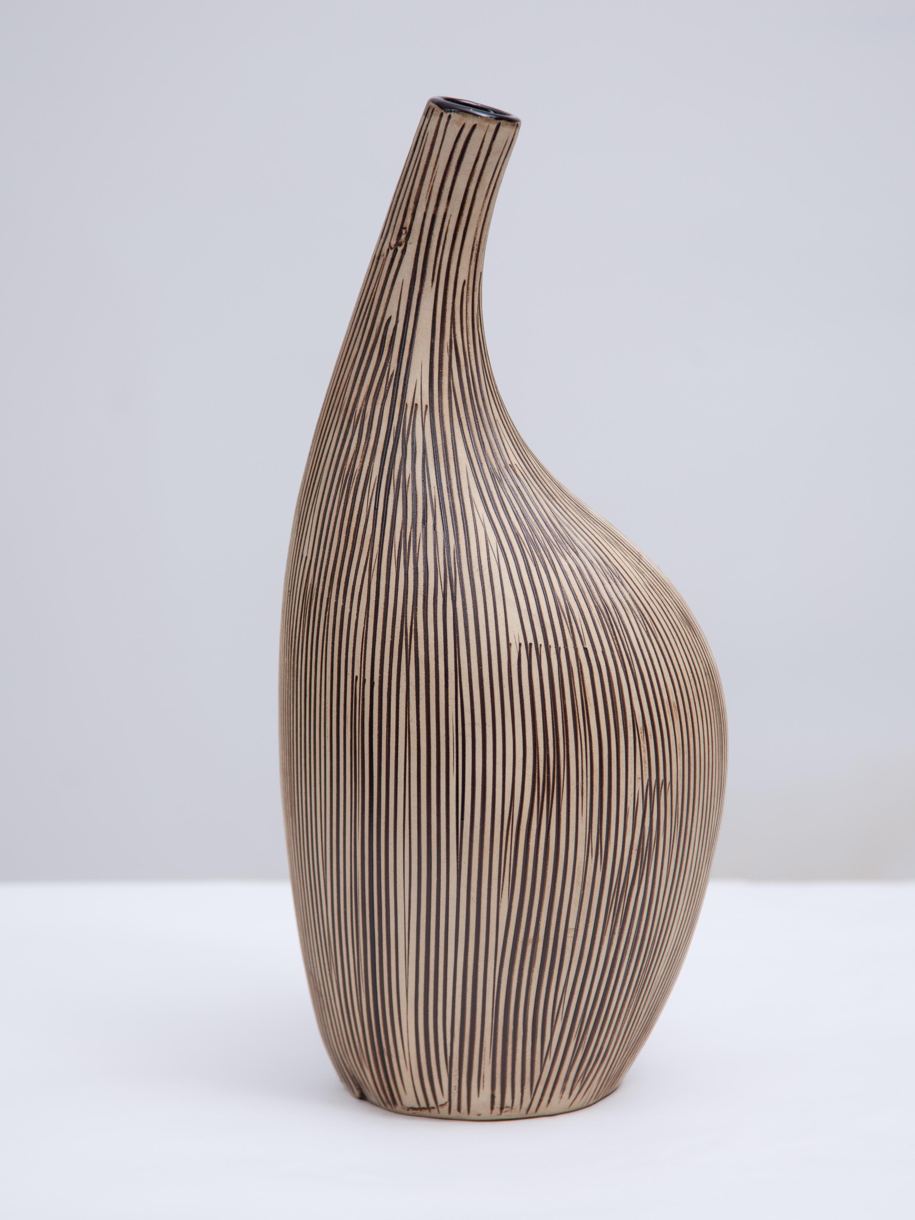 Vaso Ikebana giapponese in ceramica smaltata a righe bianche e marroni, anni '60 In condizioni buone in vendita a Antwerp, BE