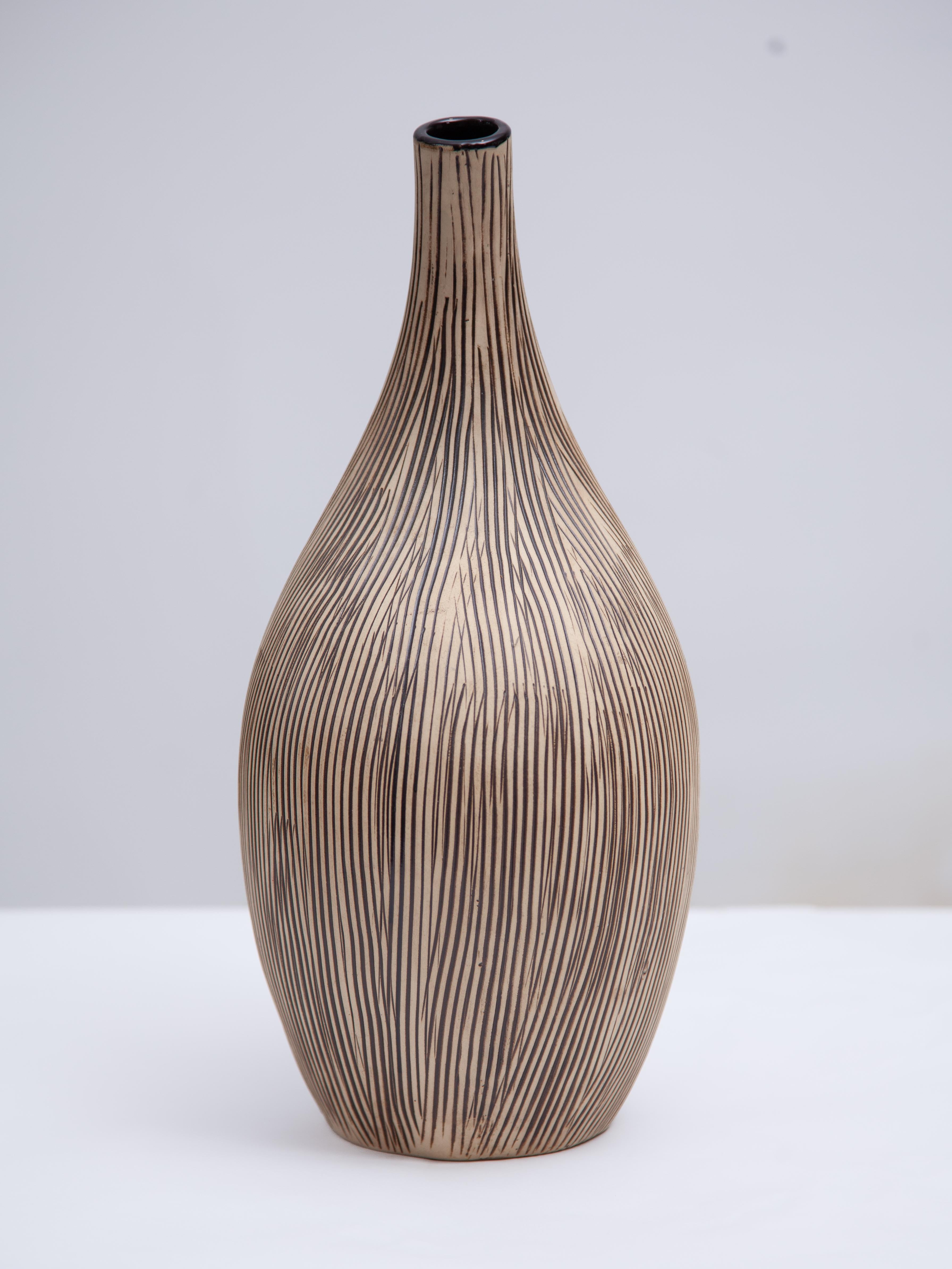 Ceramica Vaso Ikebana giapponese in ceramica smaltata a righe bianche e marroni, anni '60 in vendita