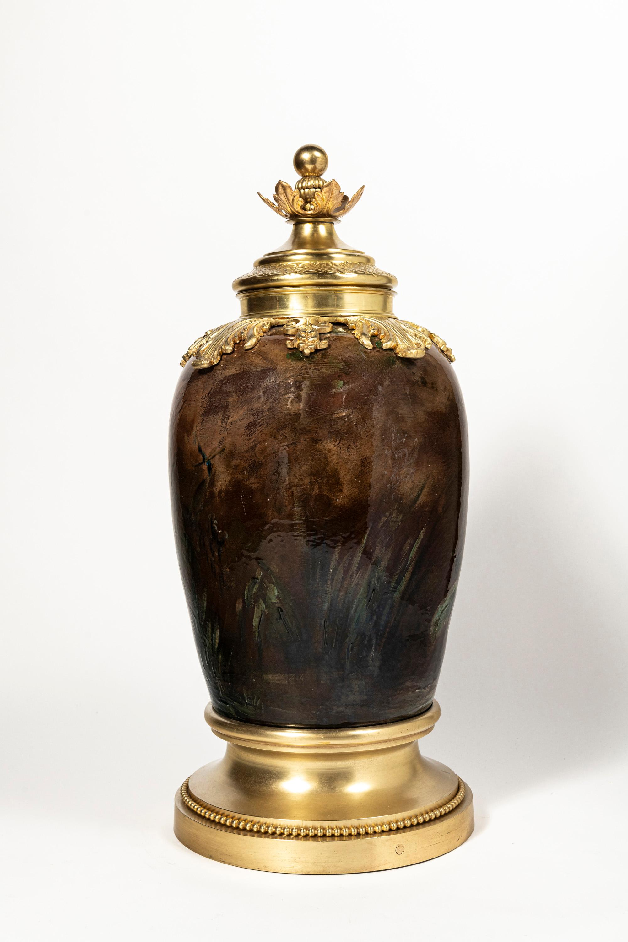 Belle Époque Vaso in ceramica smaltata e bronzo, firmato E. Petit, Francia, fine del XIX secolo. in vendita