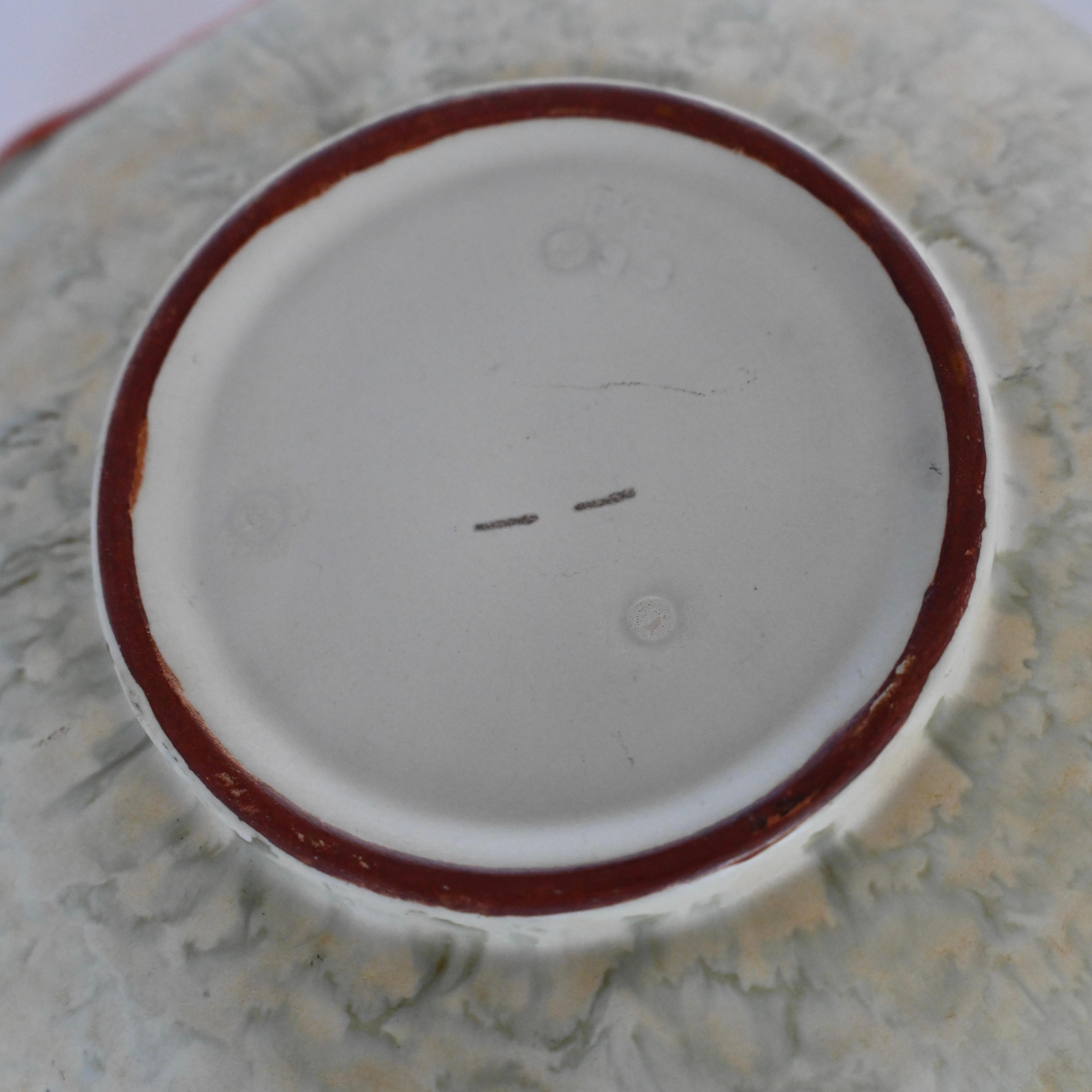 Glazed ceramic bowl by Anna-Lisa Thomson for Upsala-Ekeby. Sweden, 1940's In Good Condition For Sale In Malibu, CA