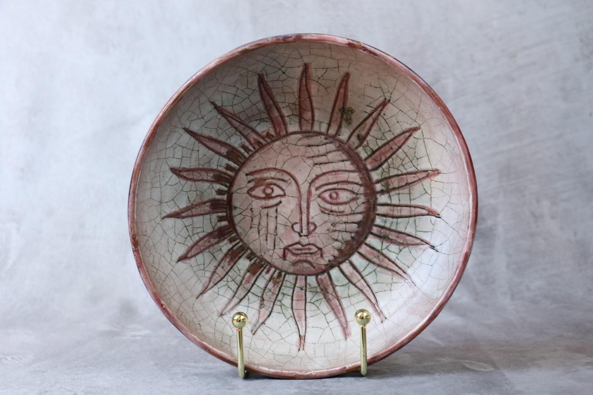Émaillé Bol en céramique émaillée décoré d'un soleil par Ccile Dein, signé, vers les années 1970