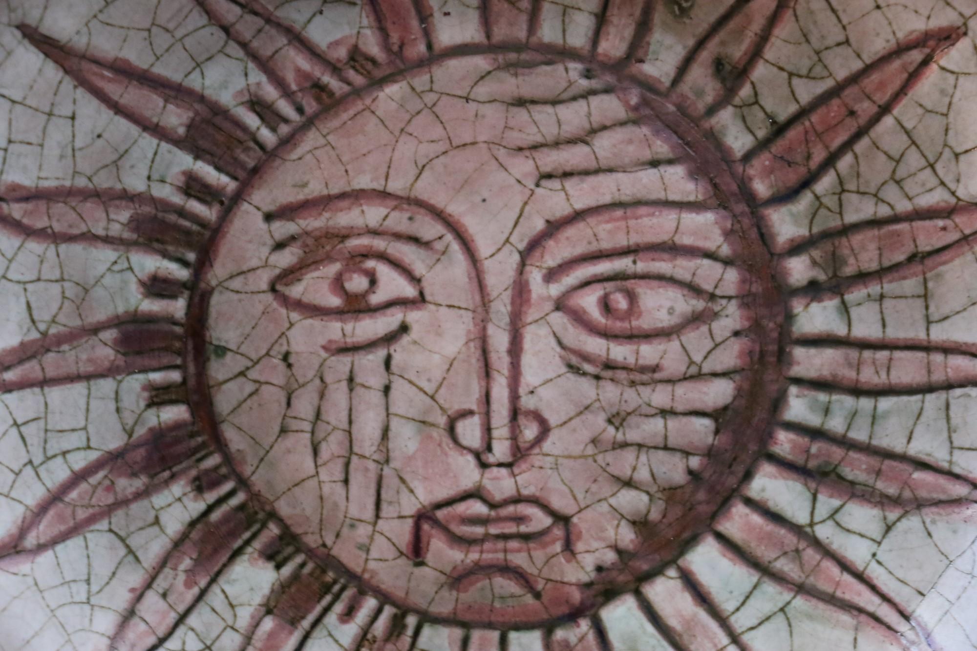 Bol en céramique émaillée décoré d'un soleil par Ccile Dein, signé, vers les années 1970 Bon état à Camblanes et Meynac, FR