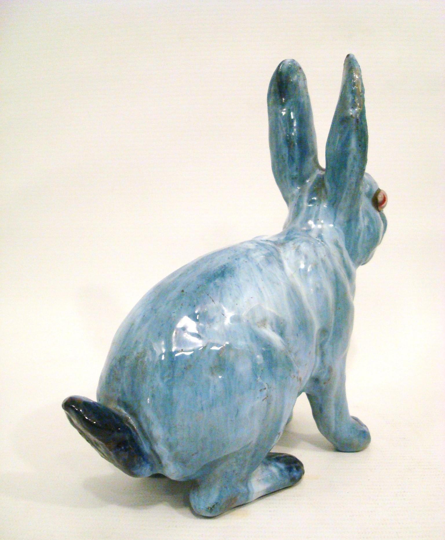 20ième siècle Sculpture de lapin en céramique émaillée, France vers 1930 en vente