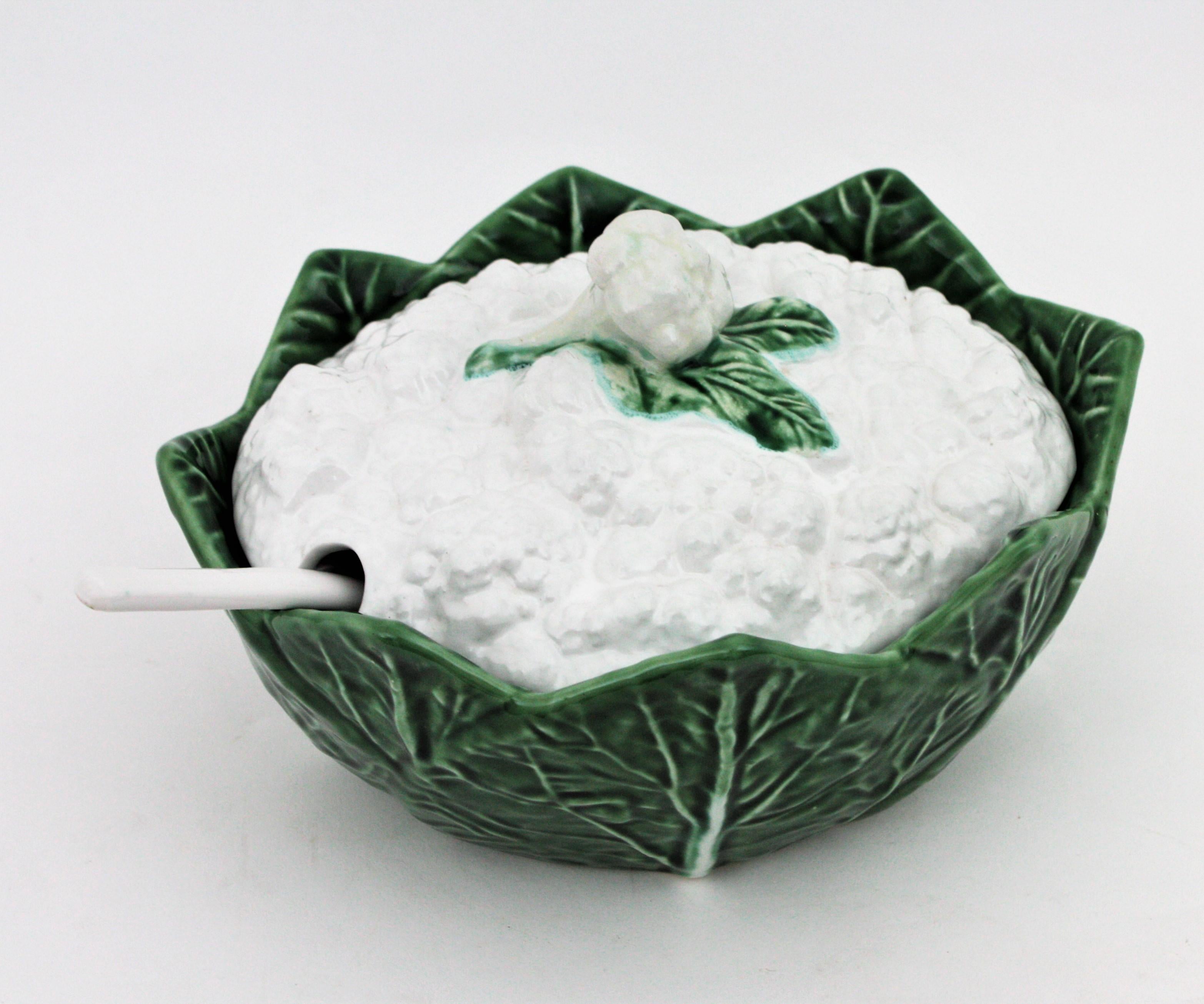 20ième siècle Soupière centrale chou-fleur en céramique émaillée des années 1960 en vente