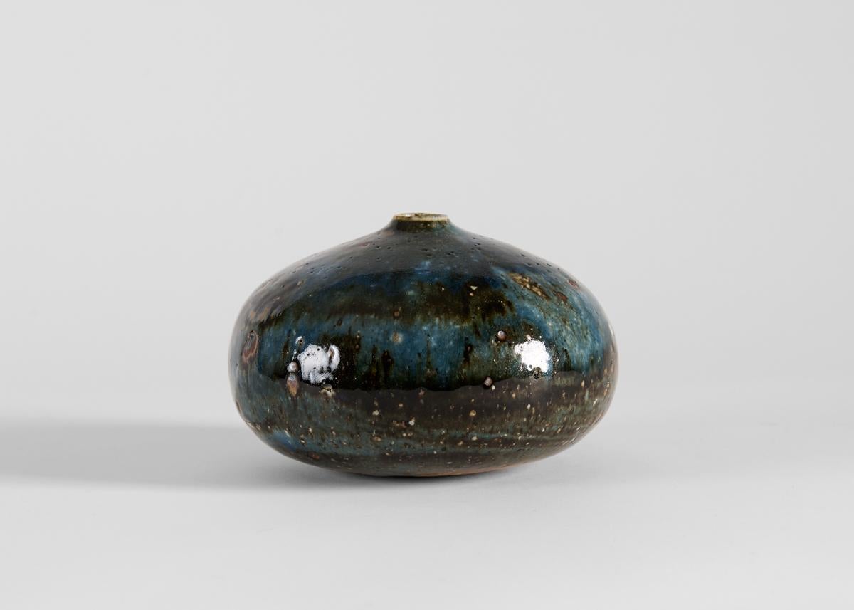 Vernissé Vase bleu foncé Marianne Westman pour Rorstrand, Suède, années 1960 en vente