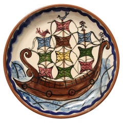 Assiette décorative en céramique émaillée, Grèce, 20e siècle
