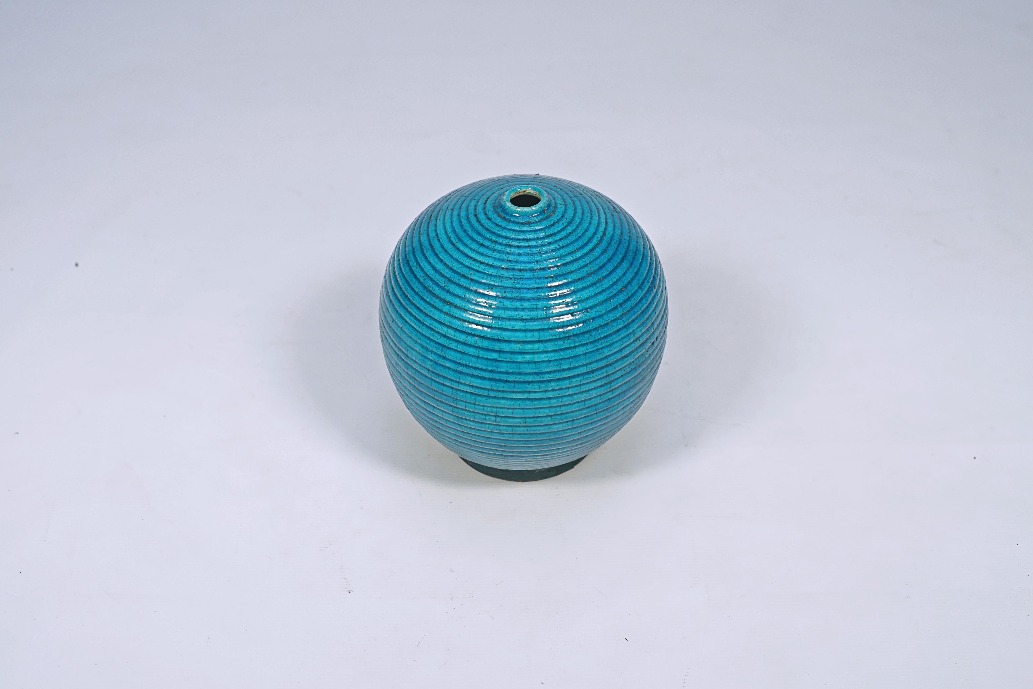Vase aus glasierter Keramik, Farbe 