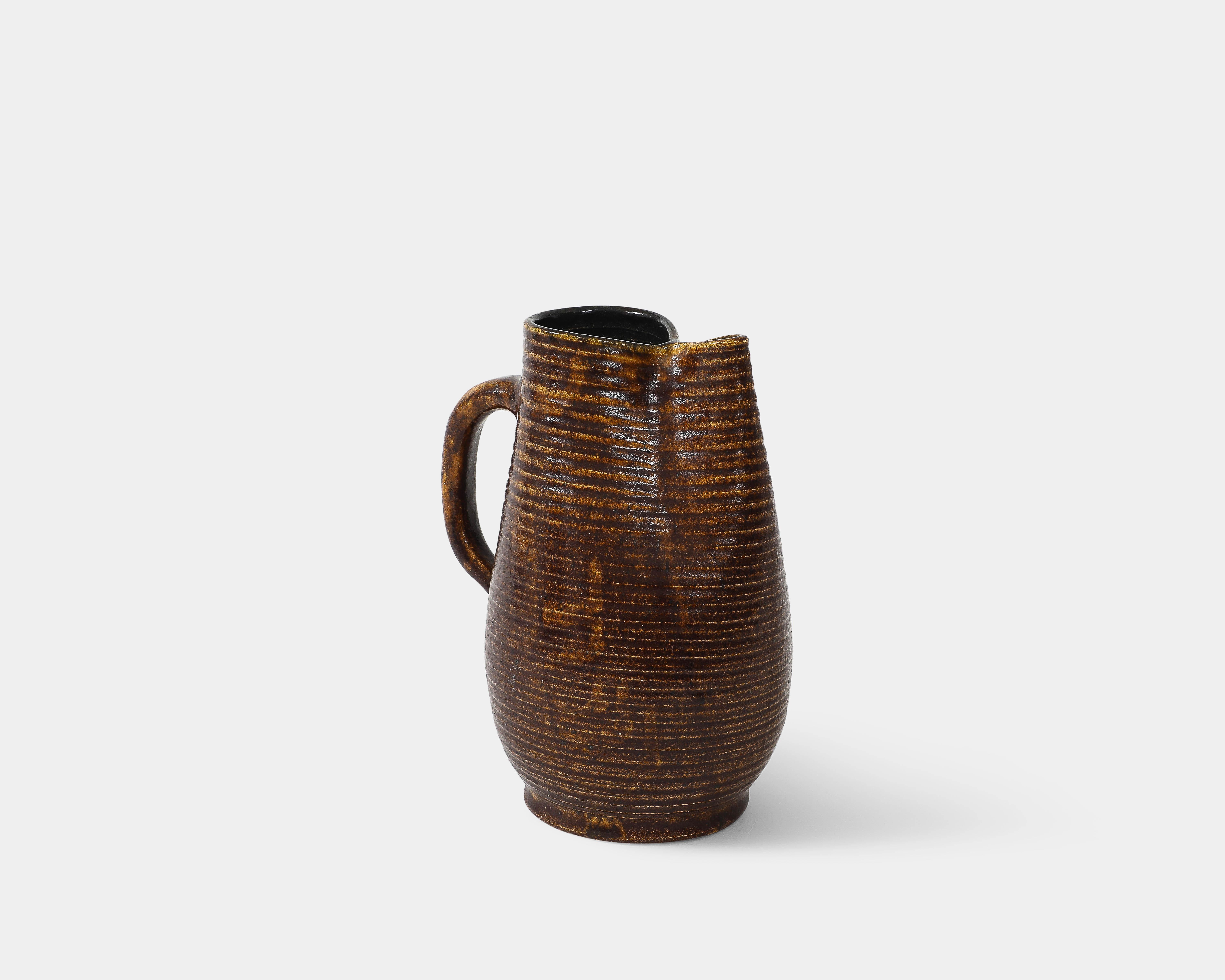 Metà XX secolo Brocca in ceramica smaltata di Accolay, Francia, 1950 ca. in vendita