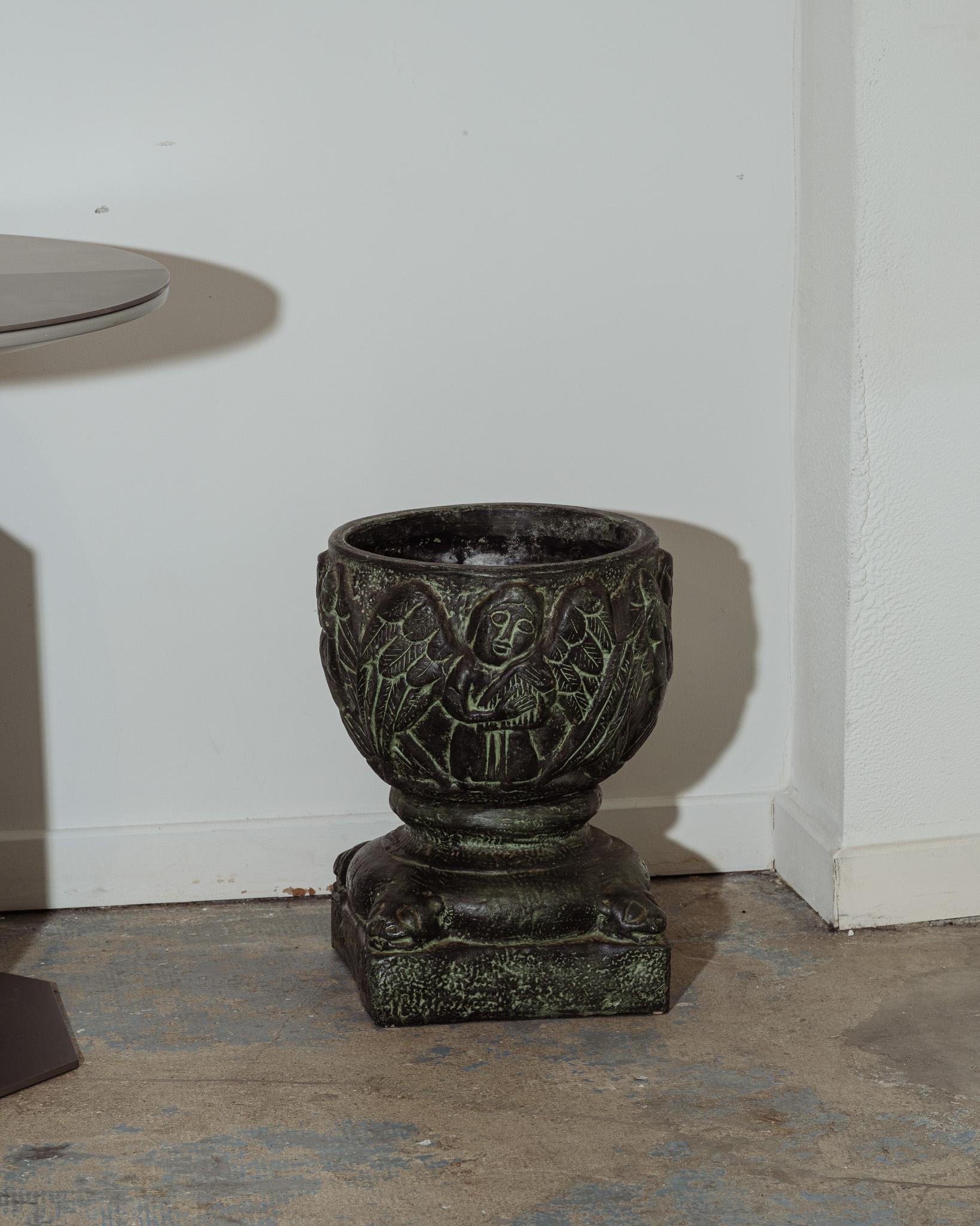 Planter and matching stand in glazed ceramic, Spanish work from the 1970s. The raised relief design highlights the texture and depth of the enamel. In very good condition.