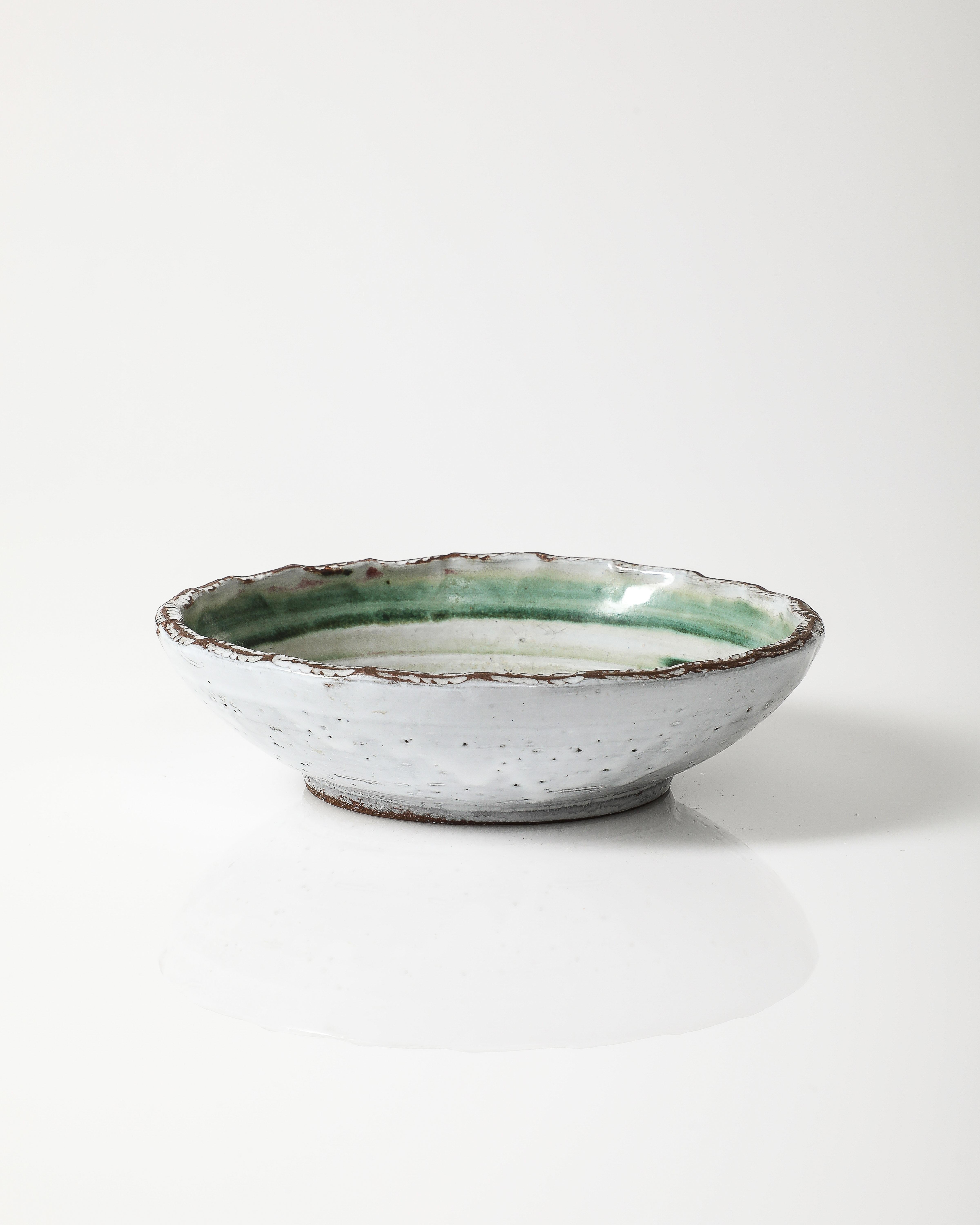 Piatto in ceramica smaltata di Albert Thiry, Francia, c.C. 1970 In condizioni ottime in vendita a New York City, NY