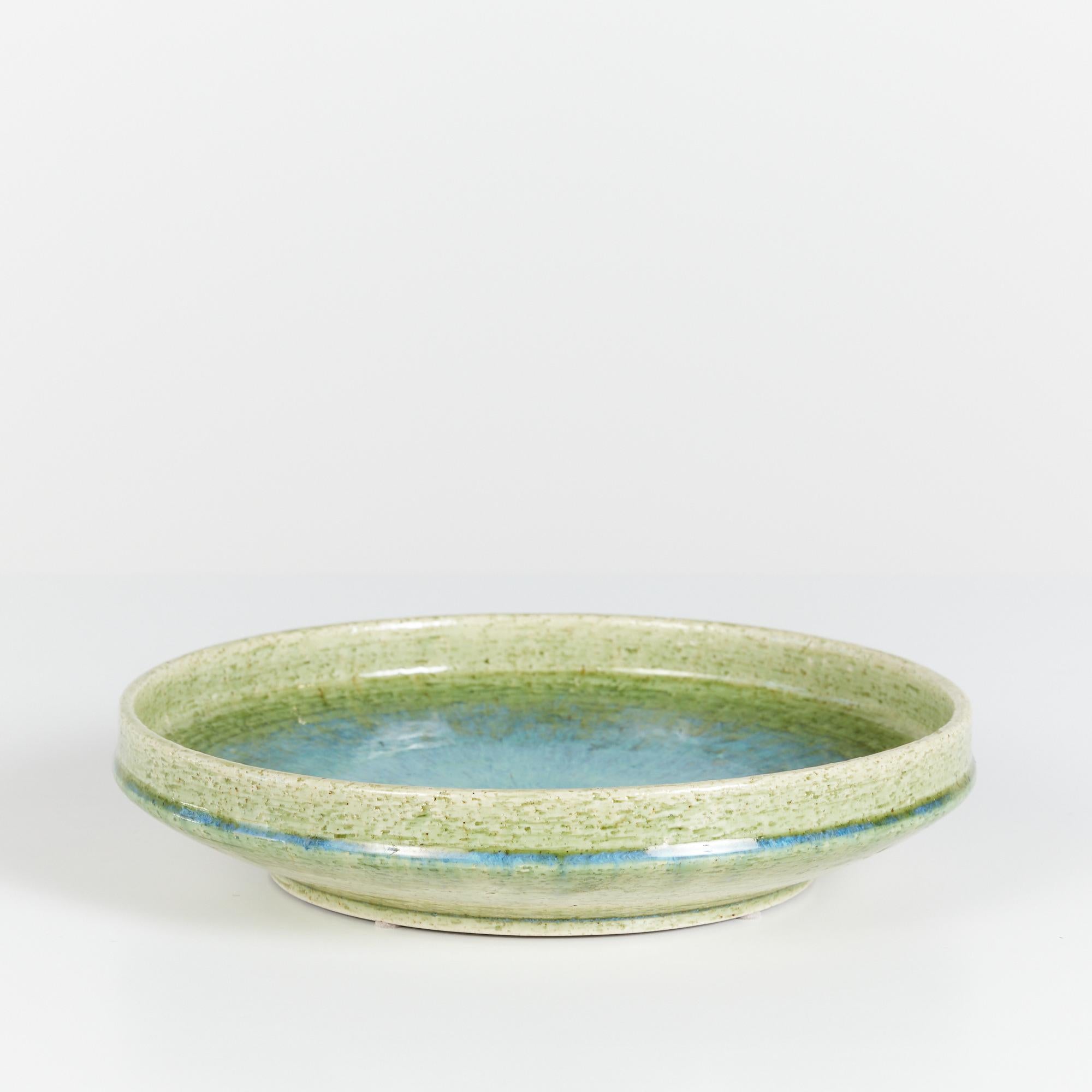 Glazed ceramic plate by Danish company Palshus. This high rimmed dish features a gradient glaze of blue and green throughout and tapers at the base. The plate is signed on the bottom - Palshus Denmark

Dimensions
12.5