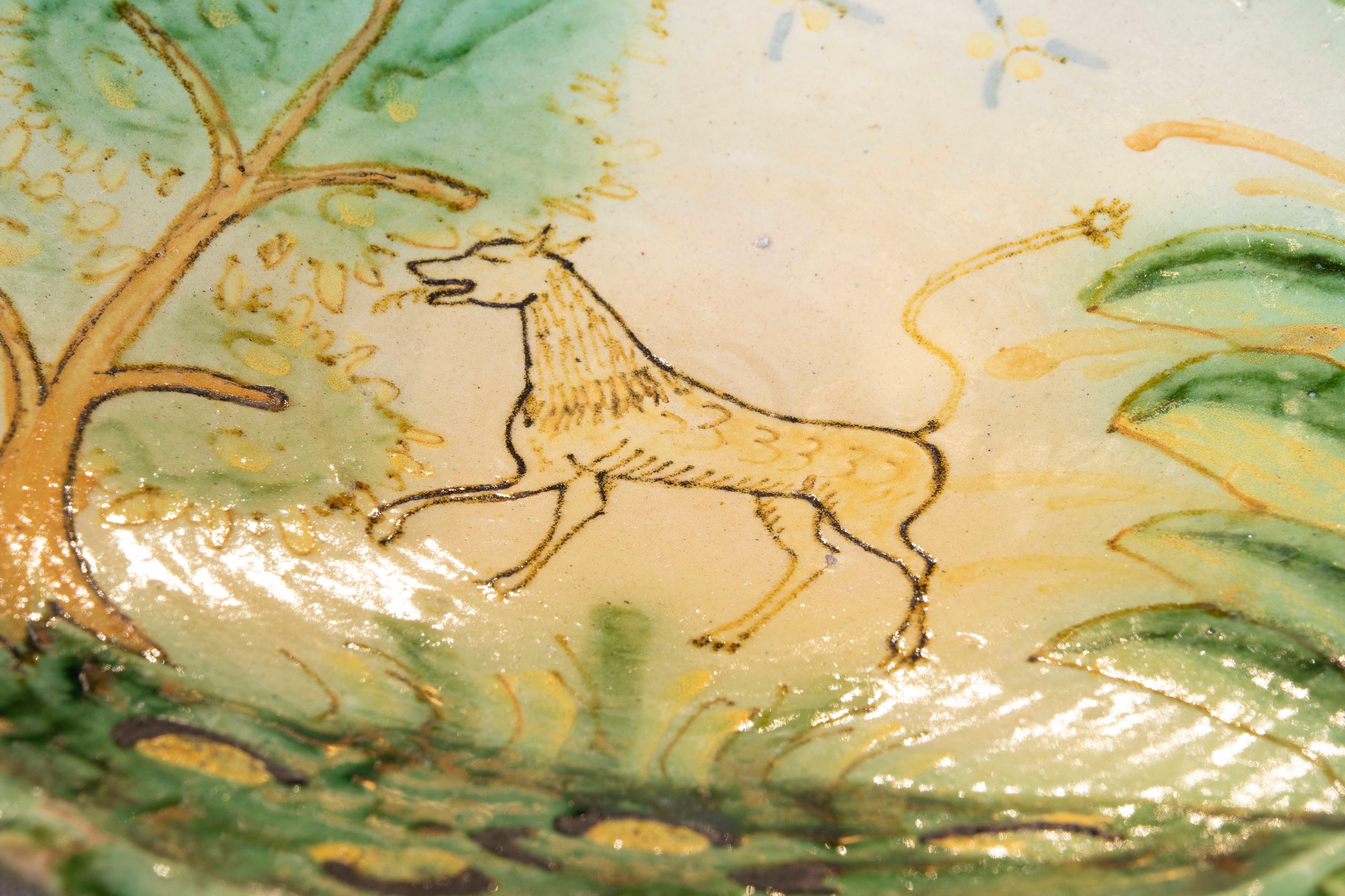 Assiette en céramique émaillée représentant le pont d'un archéologue avec une scène de chien et d'arbres en vente 1