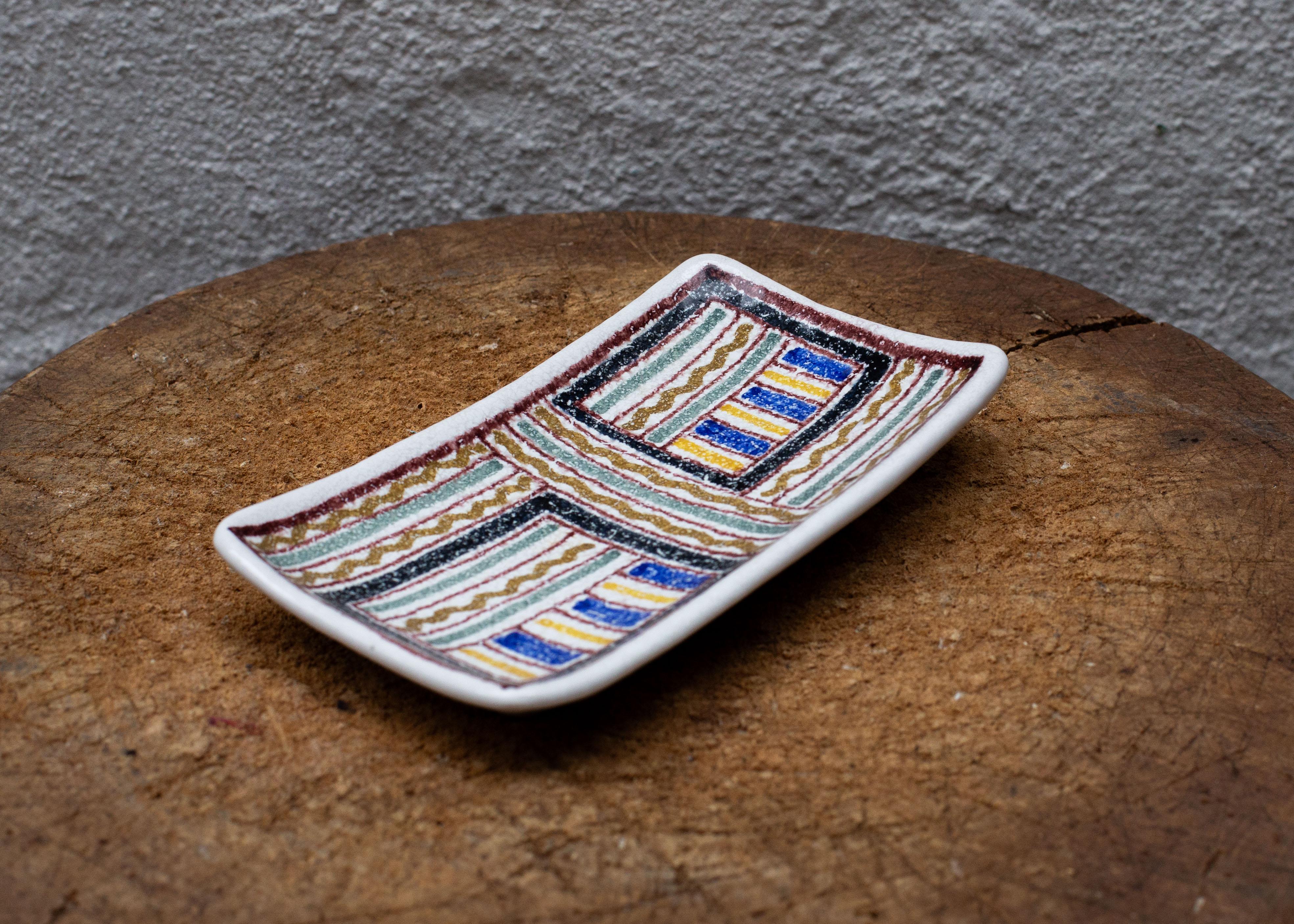 Assiette/Vide Poche en céramique émaillée dans le style de Guido Gambone, Italie, c.C. 1960 Excellent état - En vente à New York, NY