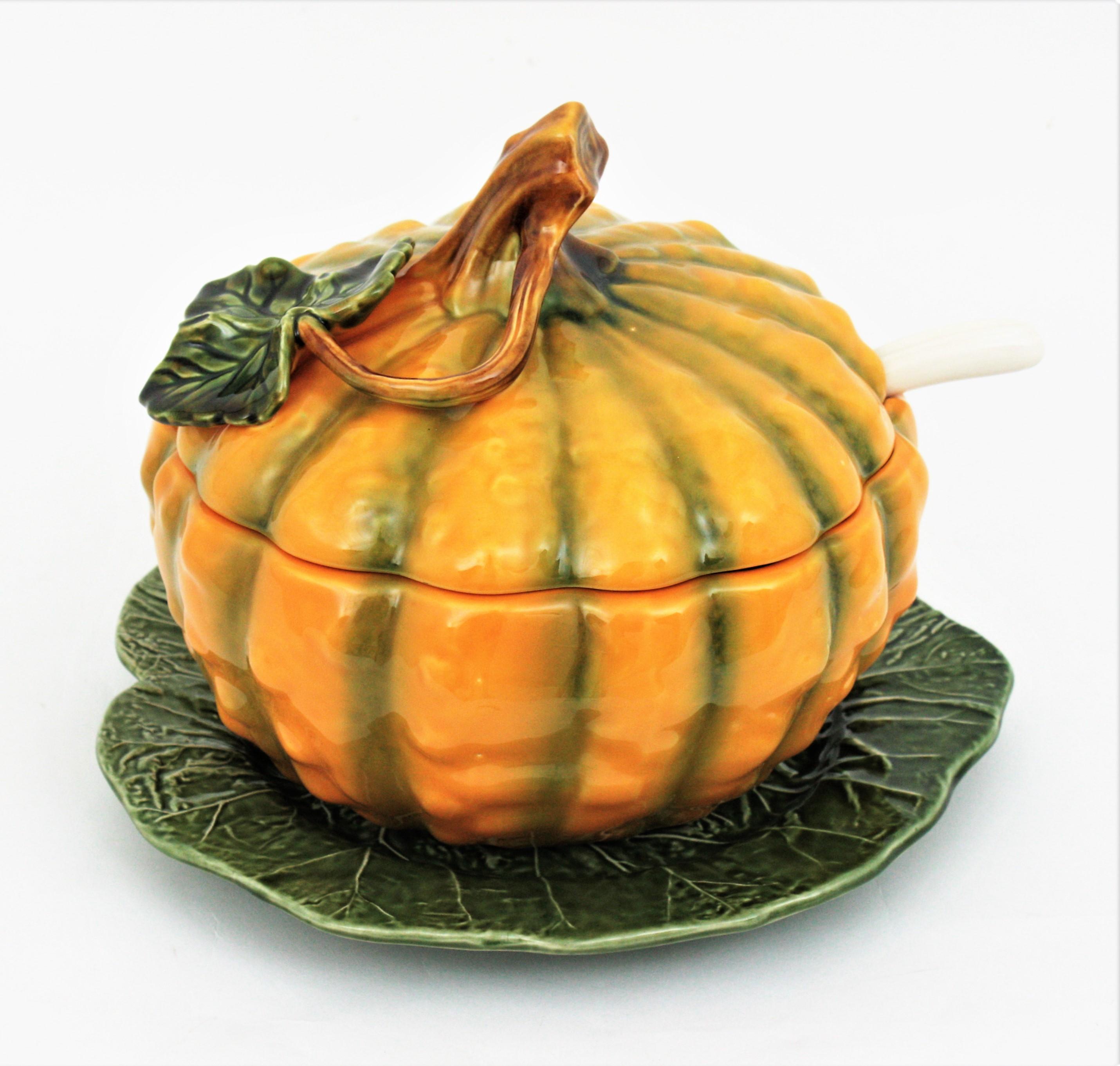 Eye-catching Portuguese pumpkin glazed ceramic large soup tureen with platter and ladle, circa 1960s
The set is comprised by a hand painted Majolica ceramic pumpkin large tureen, a leaf shaped serving plate and a ladle spoon.
This colorful and