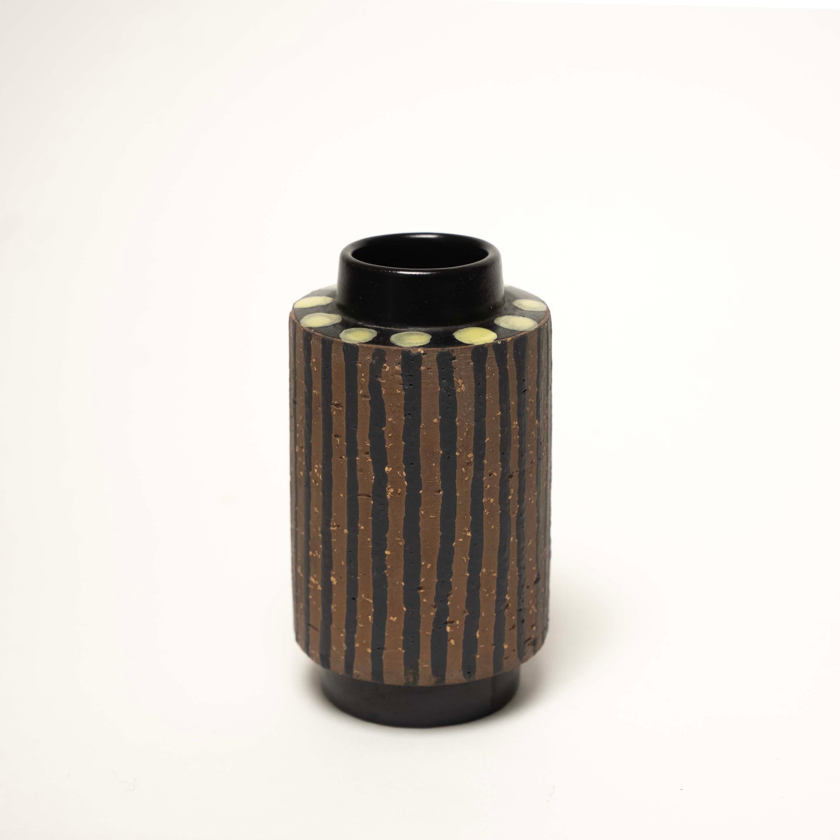 Cool glazed ceramic “Ringo” earthenware vase with striped detailing, designed by Mari Simmulson and produced by Uppsala Ekeby.

Materials: Glazed Ceramic
Dimensions: H 5.75” x DIA 2.5”

*Ships from Bushwick, Brooklyn within 2-4 business days