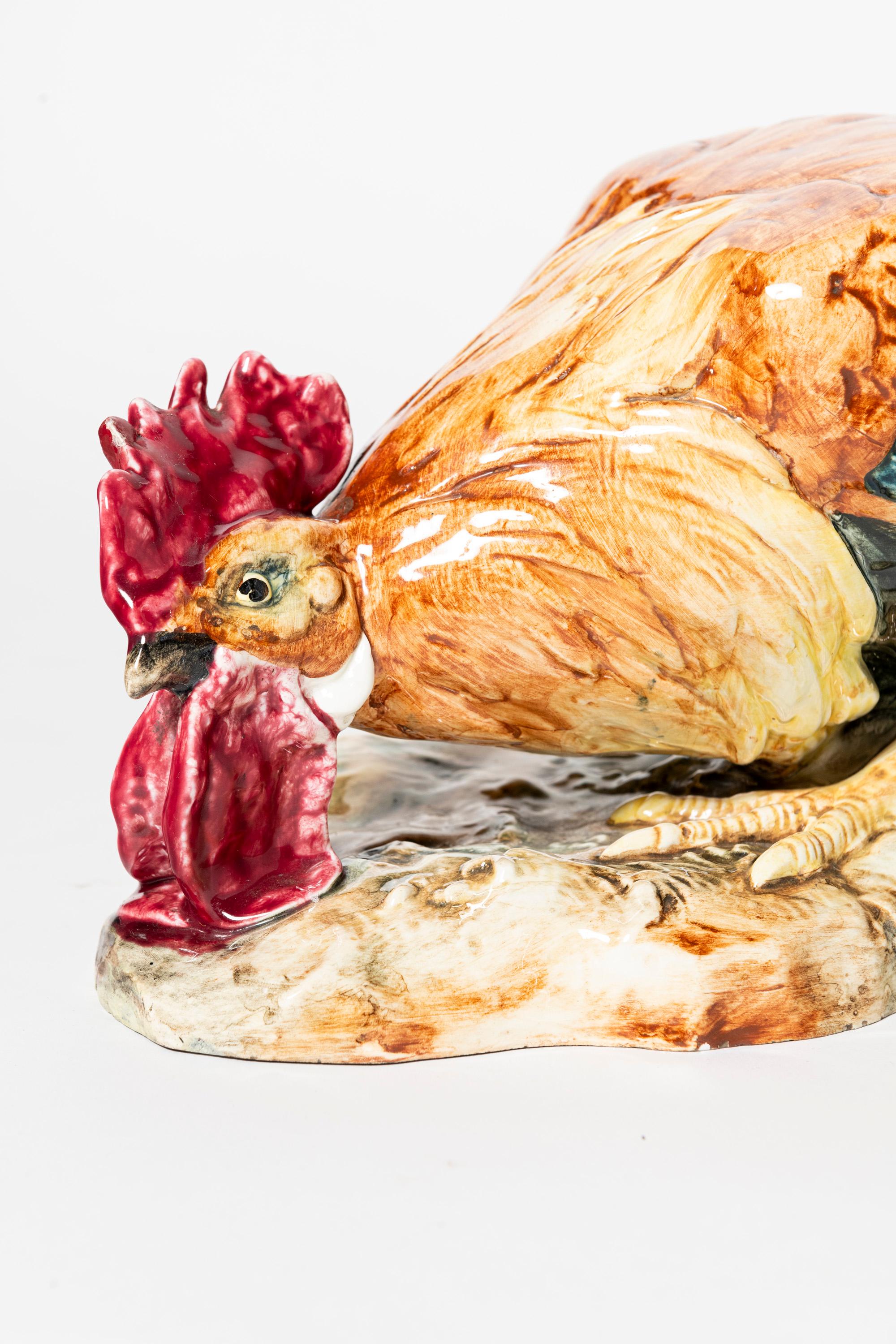 20ième siècle Coq en céramique émaillée. Tchèque, début du XXe siècle. en vente