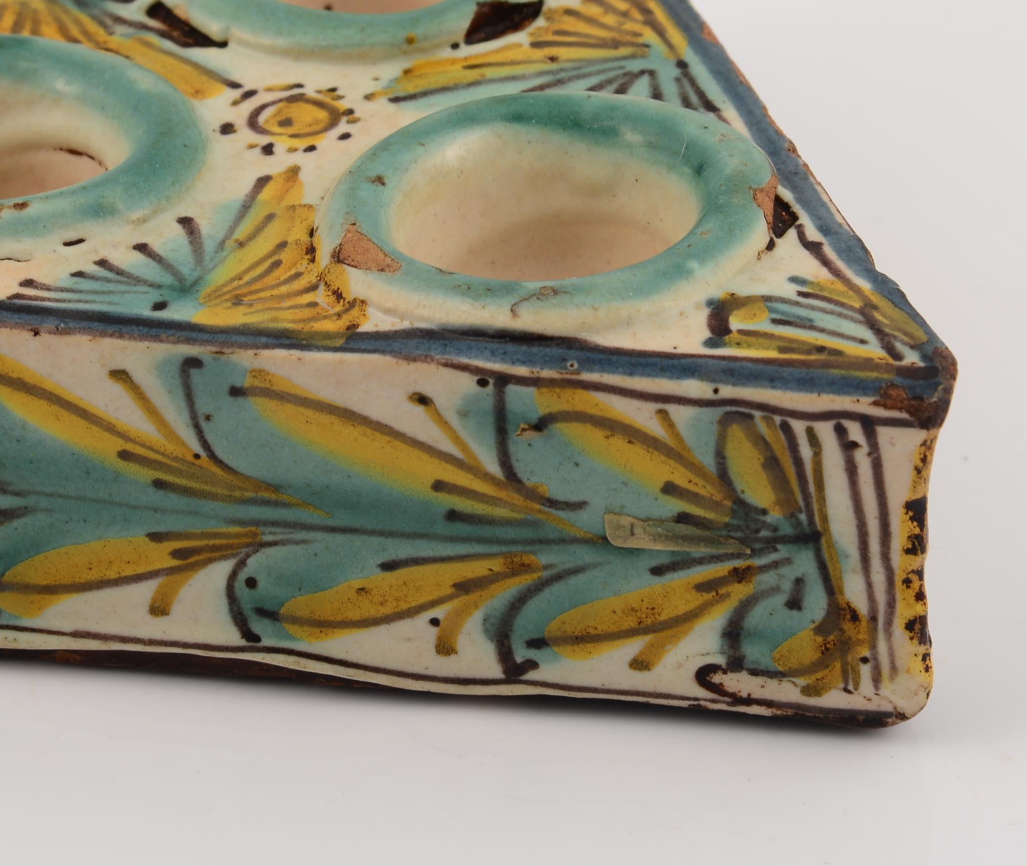 Glazed ceramic spice rack. Talavera de la Reina, 18th century.  In Fair Condition For Sale In Madrid, ES