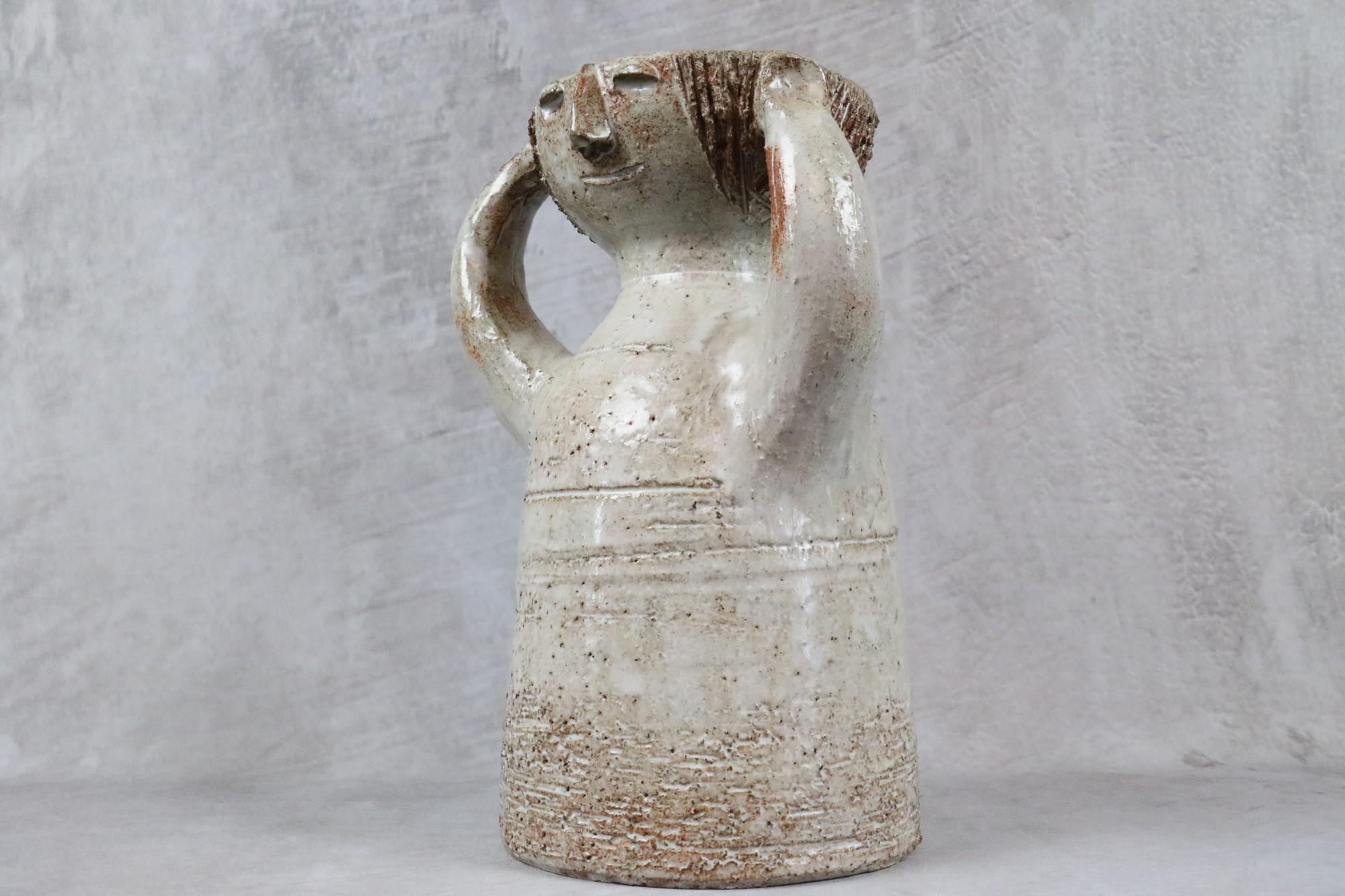 Vase femme stylisé en céramique émaillée de Dominique Pouchain, poterie française 4