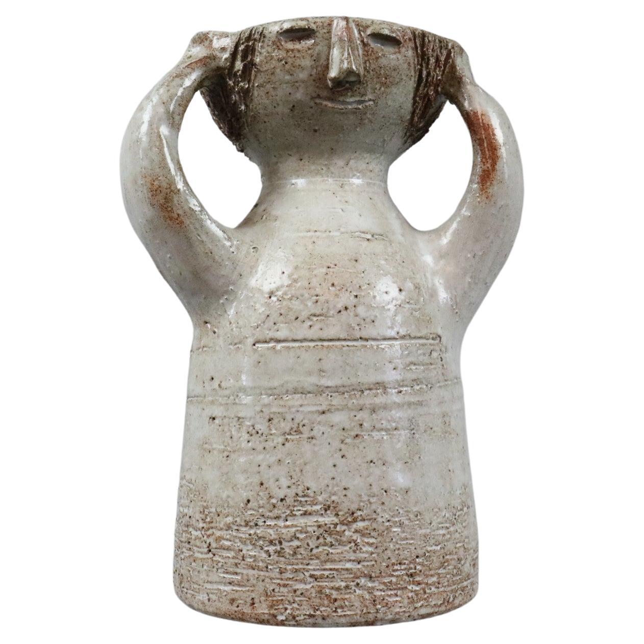 Vase de femme stylisée en céramique émaillée de Dominique Pouchain, poterie française

La céramique est une sculpture émaillée d'une femme dans des tons de gris et de blanc. Il s'agit d'un vase-sculpture représentant une femme debout.

Elle est