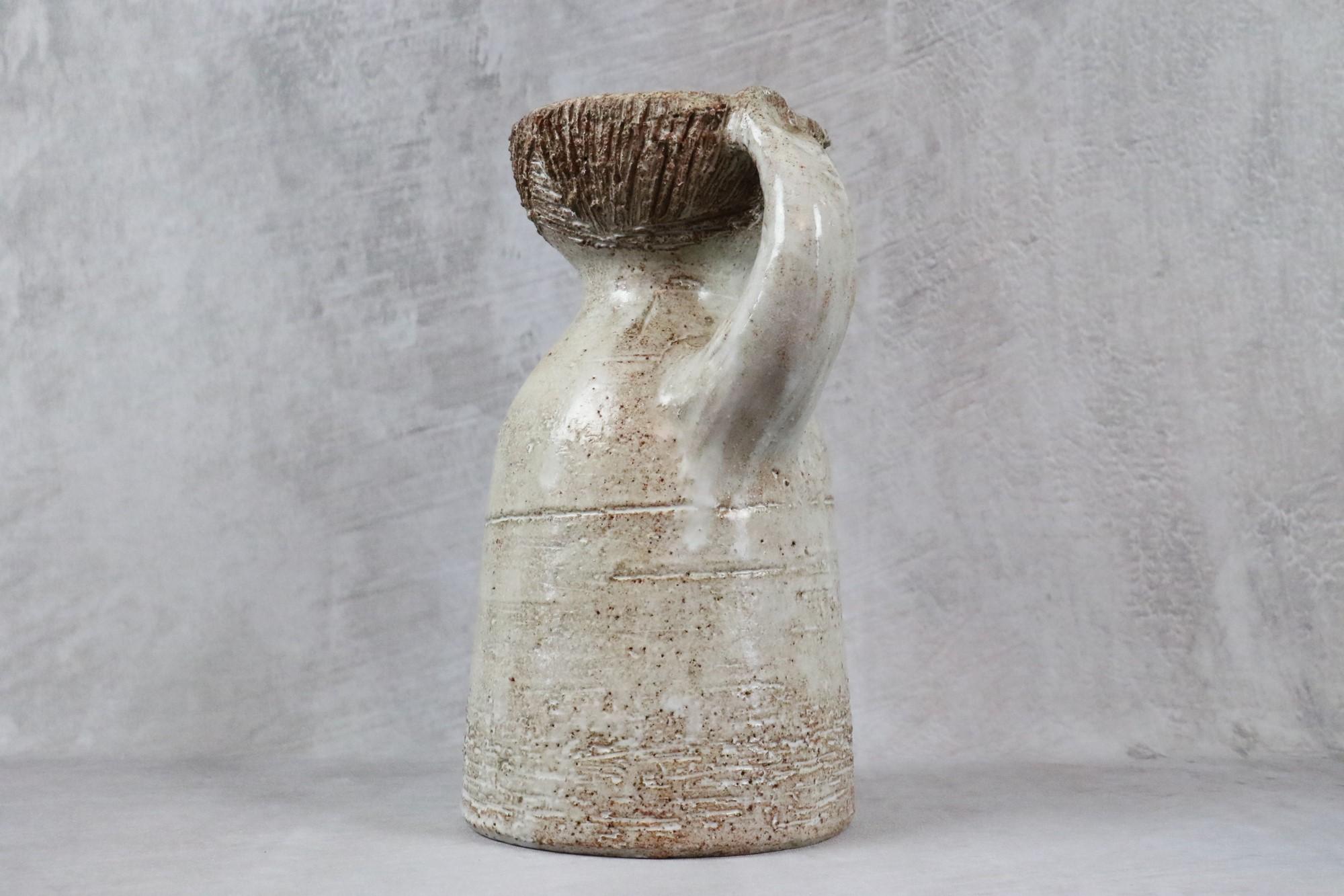 20ième siècle Vase femme stylisé en céramique émaillée de Dominique Pouchain, poterie française