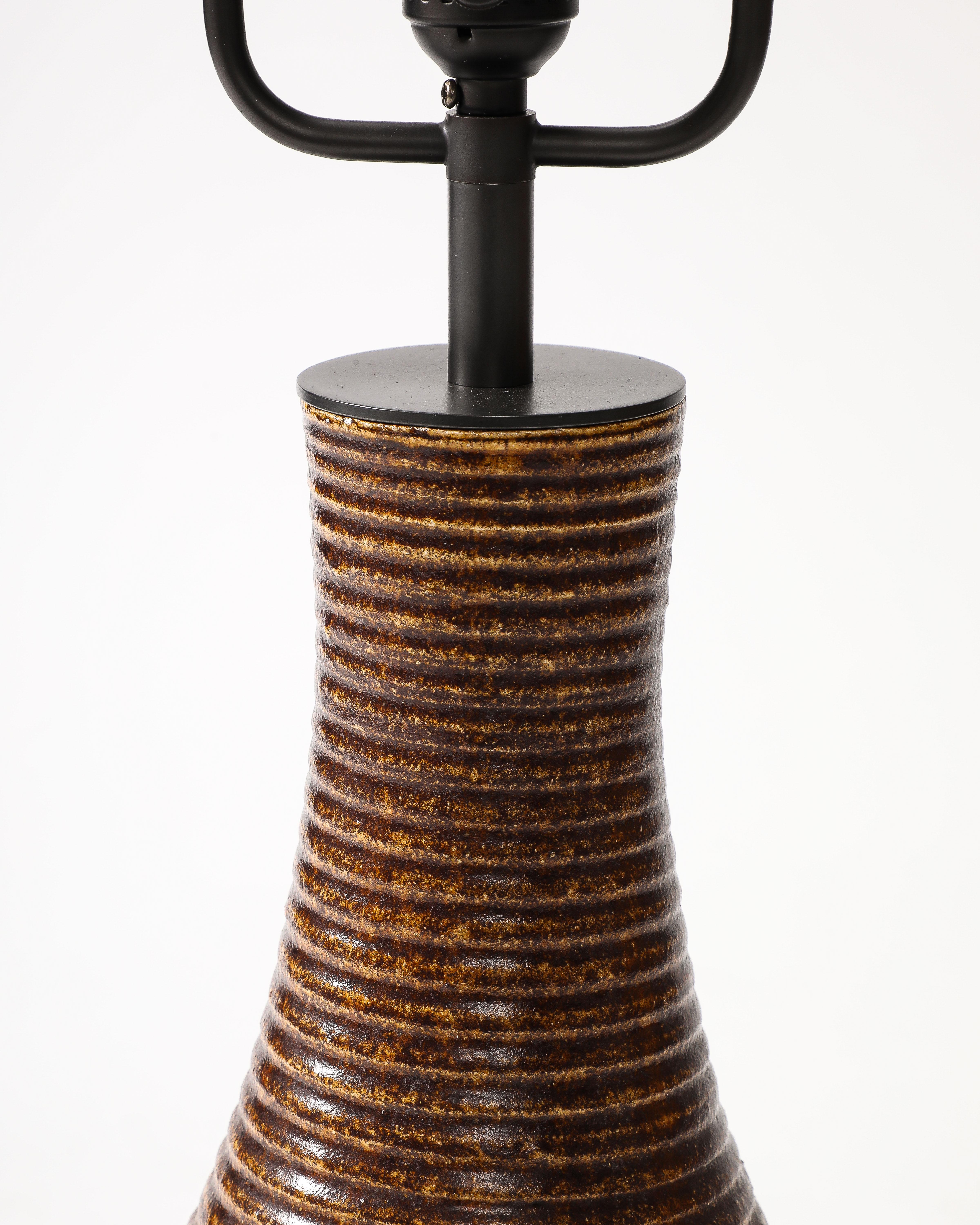 Lámpara de mesa de cerámica esmaltada de Accolay, Francia, c. 1960 en venta 5
