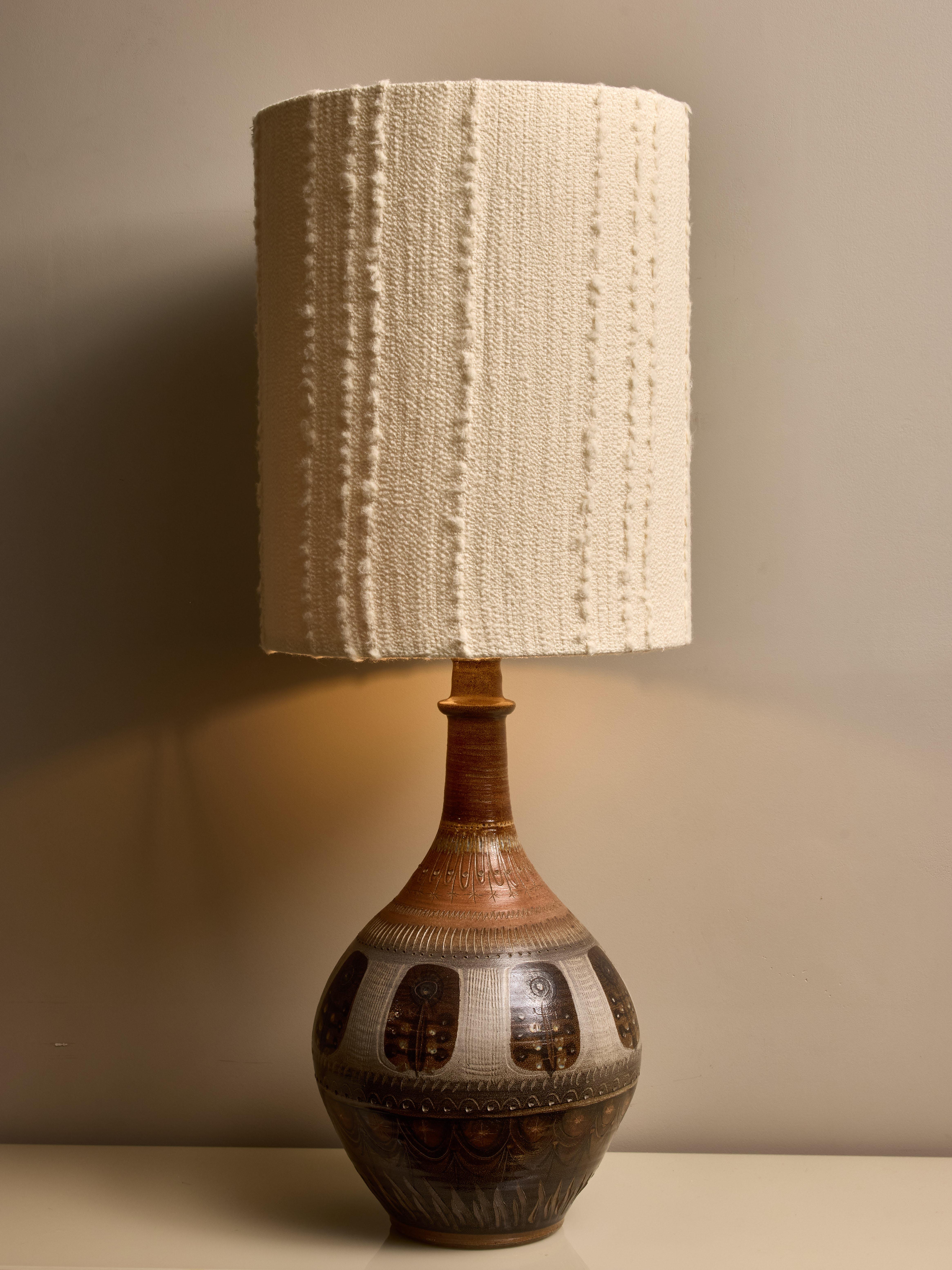 Mid-Century Modern Lampe de table en céramique émaillée d'André L'helguen en vente