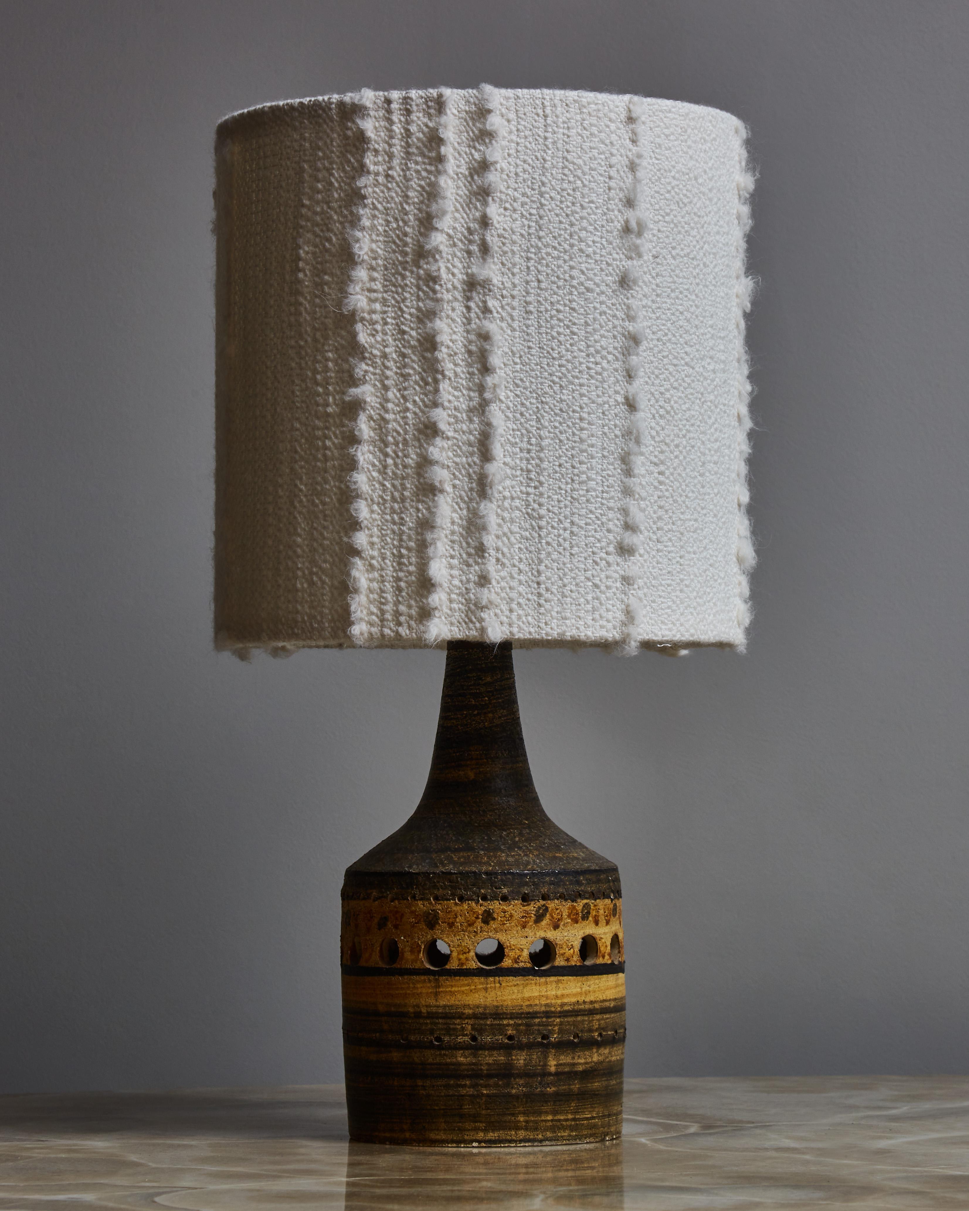 Table lamp in glazed ceramic made by the French artist Georges Pelletier, topped with a new Dedar fabric lamp shade.