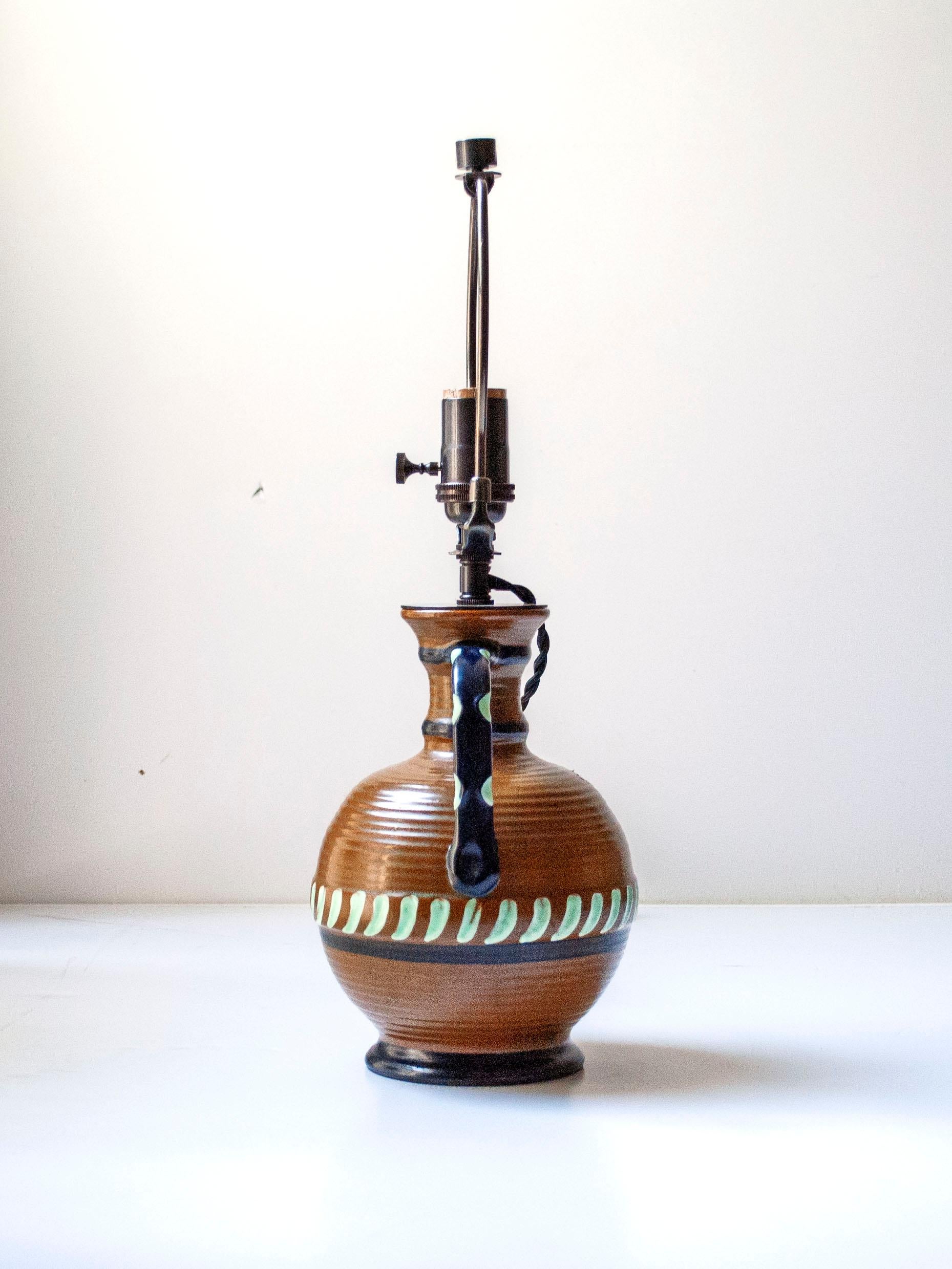 Lampada da tavolo in ceramica smaltata di Harald Östergren, Upsala Ekeby, Svezia, 1940 In condizioni ottime in vendita a New York, NY