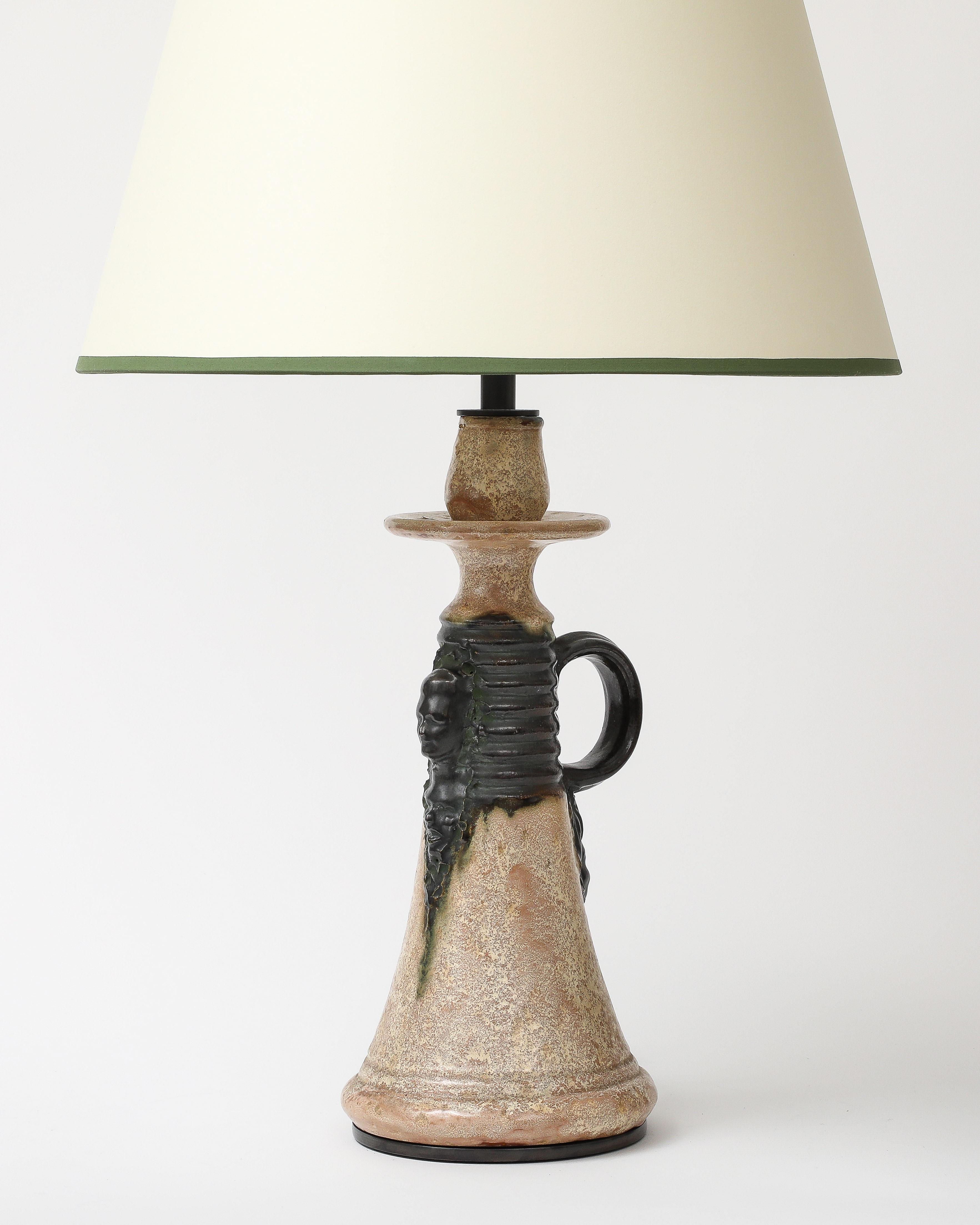 Vernissé Lampe de table en céramique émaillée, France, c. 1960 en vente