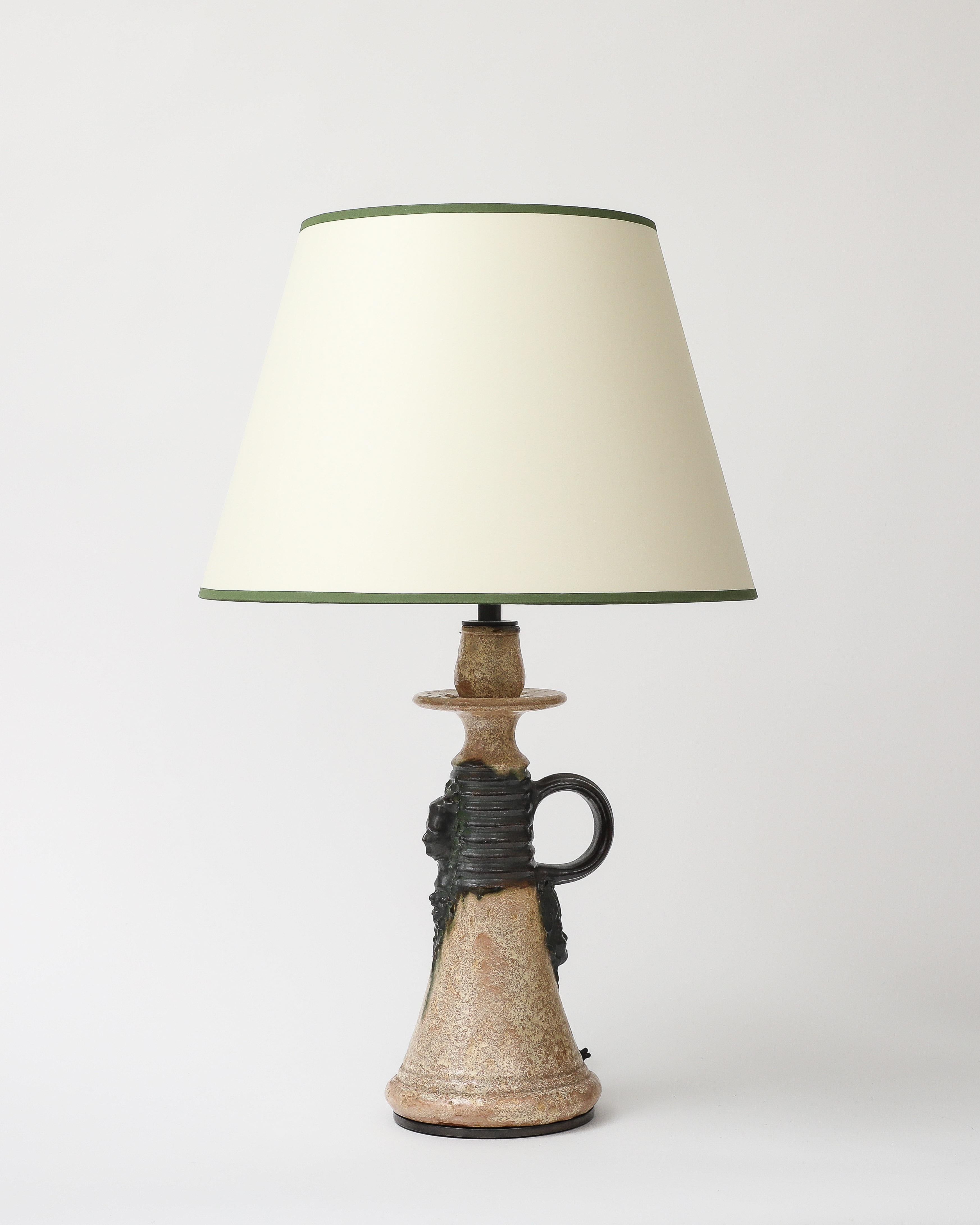 Lampe de table en céramique émaillée, France, c. 1960 Excellent état - En vente à New York City, NY