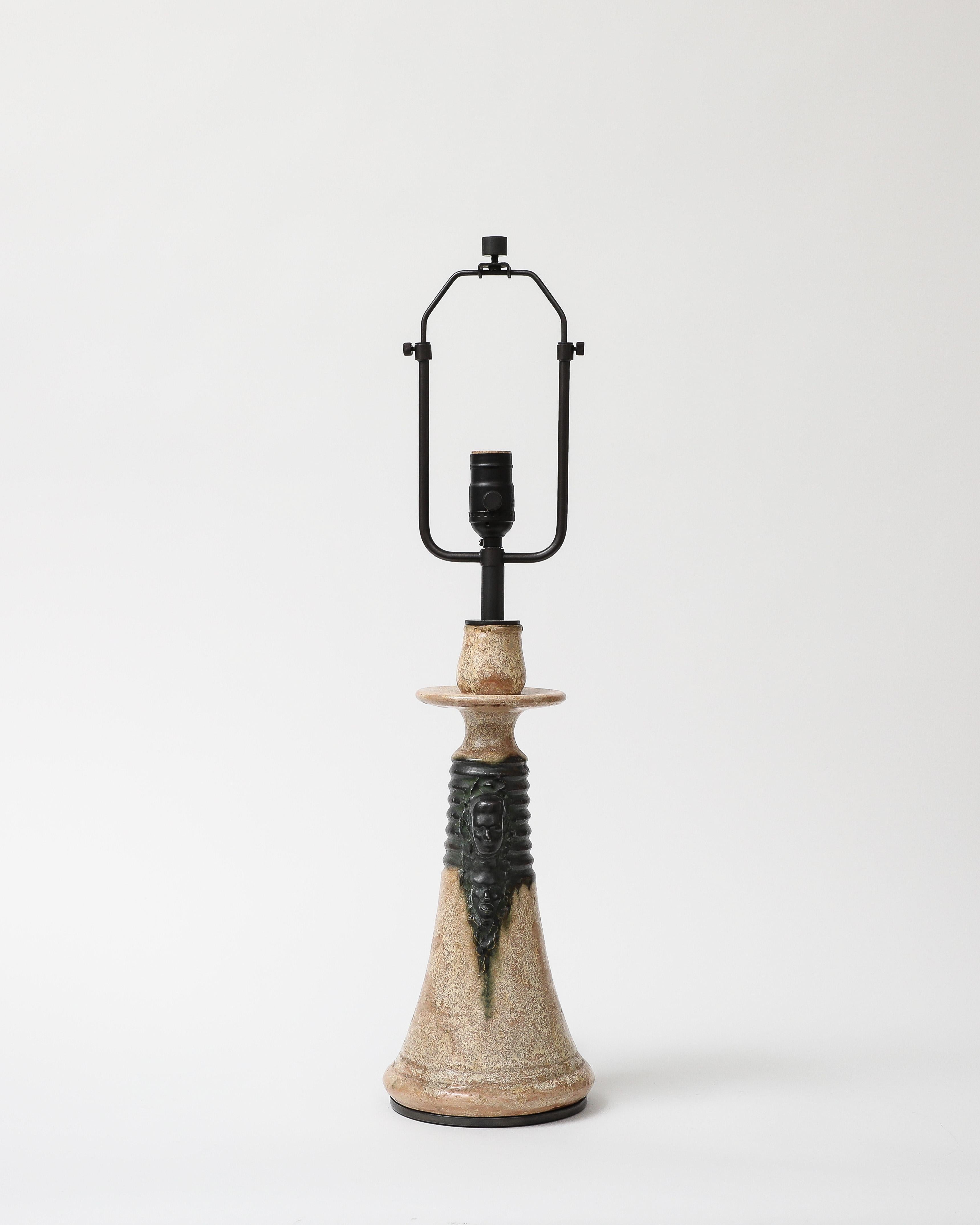 Milieu du XXe siècle Lampe de table en céramique émaillée, France, c. 1960 en vente